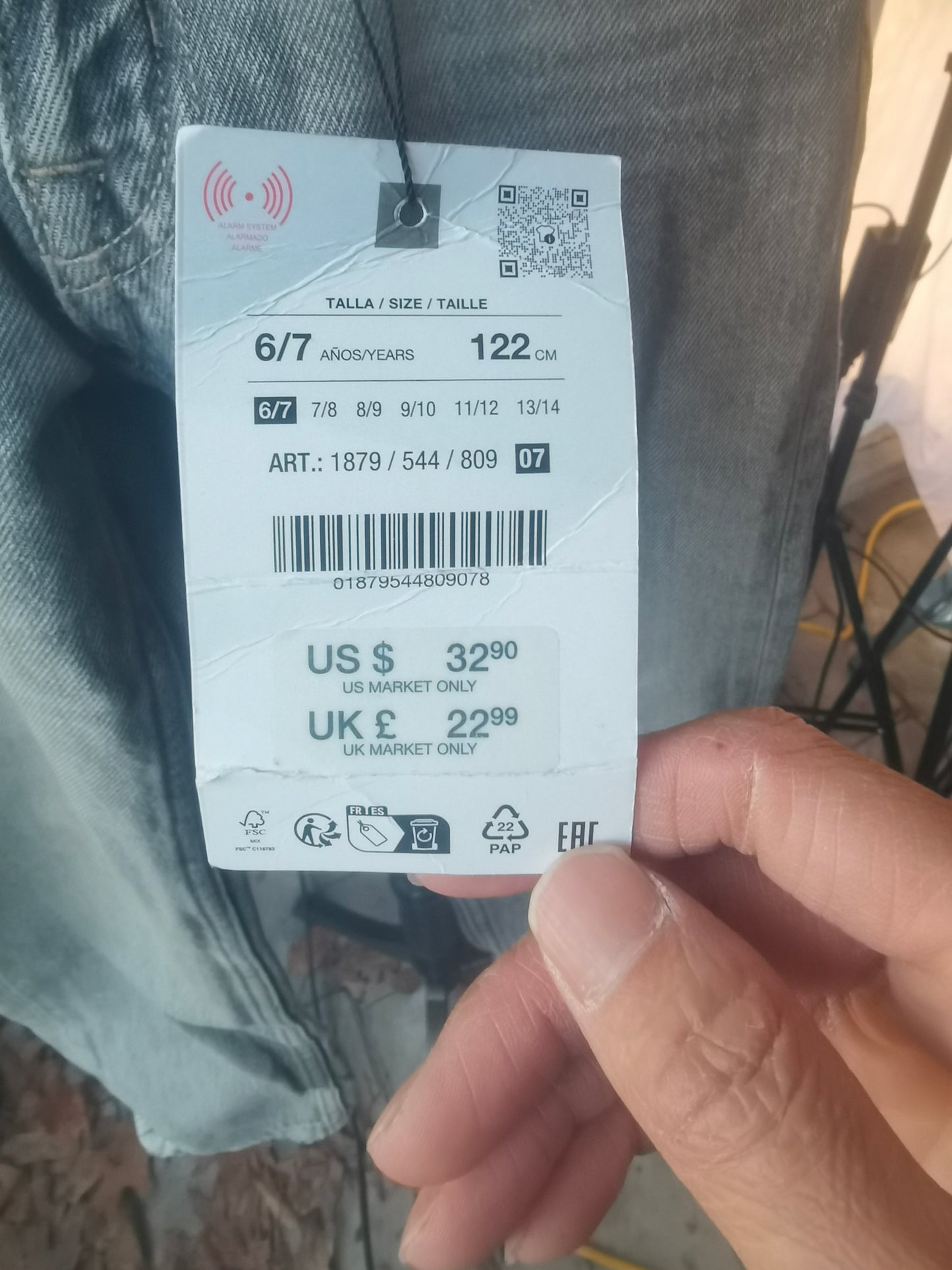 STRAIGHT FIT JEANS size 6/7
