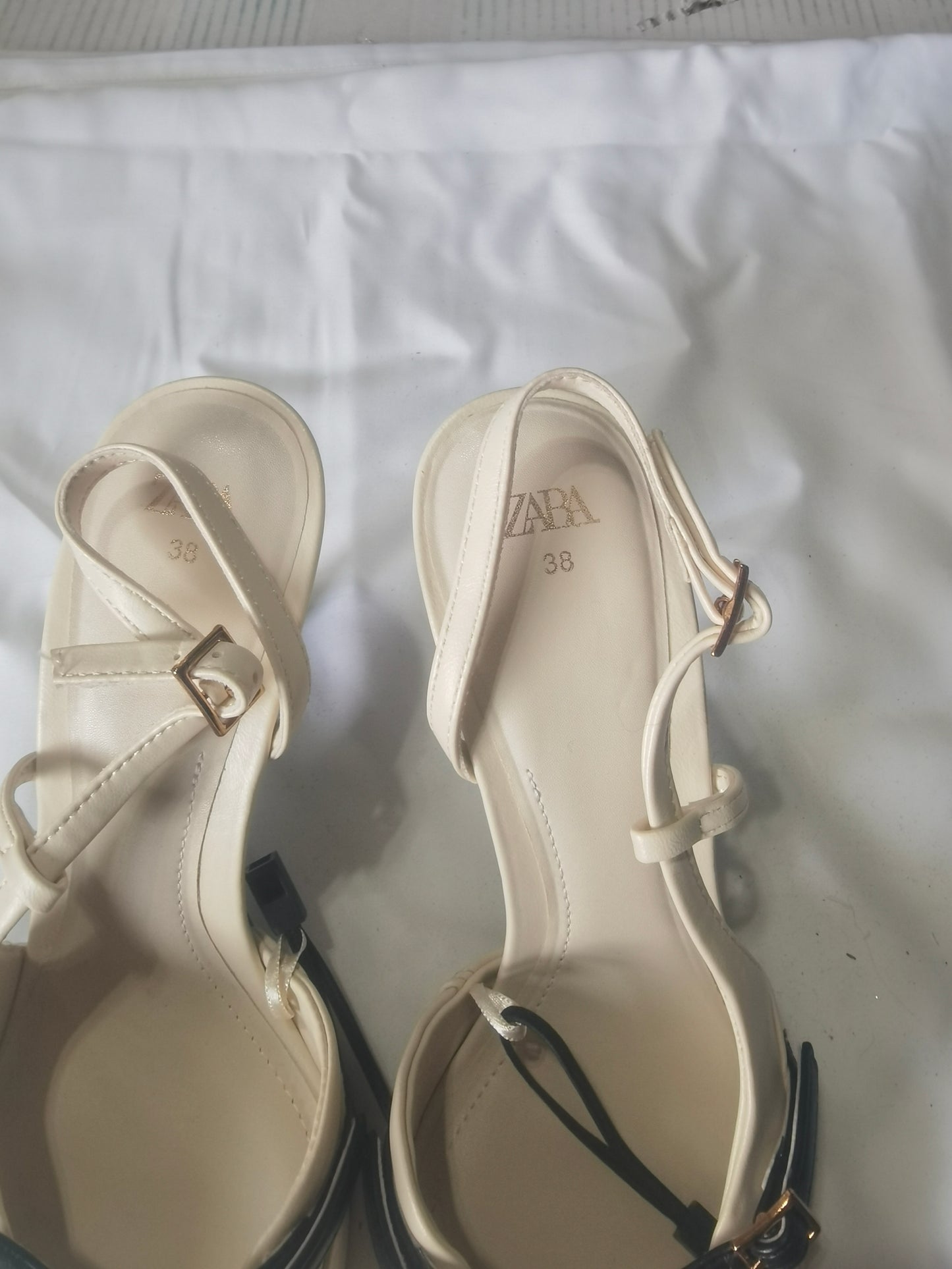 BUCKLED STRAP HEELED SHOES size 38