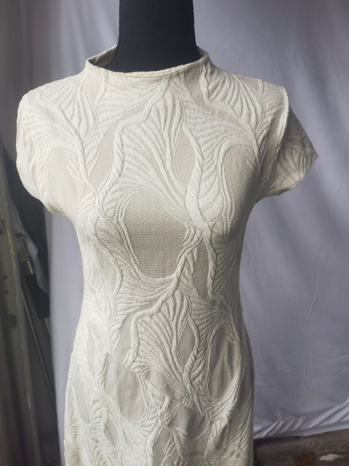 ZARA Women's White SHORT SLEEVE ROUND NECK MIDI DRESS Size S