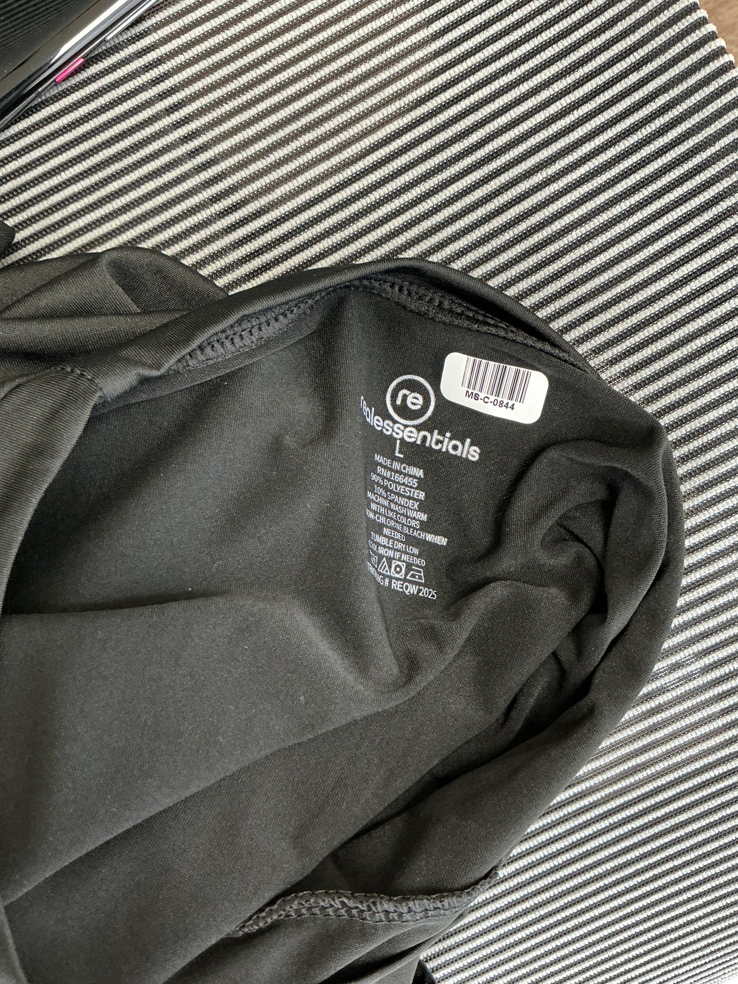 REALESSENTIALS Black T-Shirt Size L