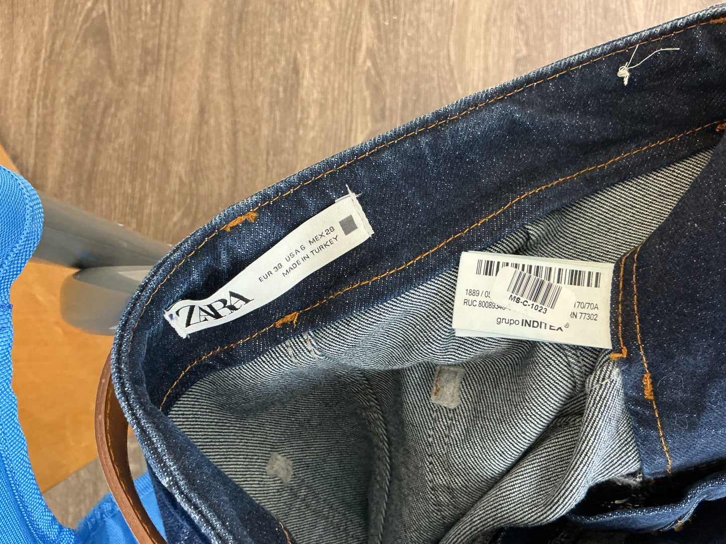 ZARA Blue Jeans With Brown Belt Size 6