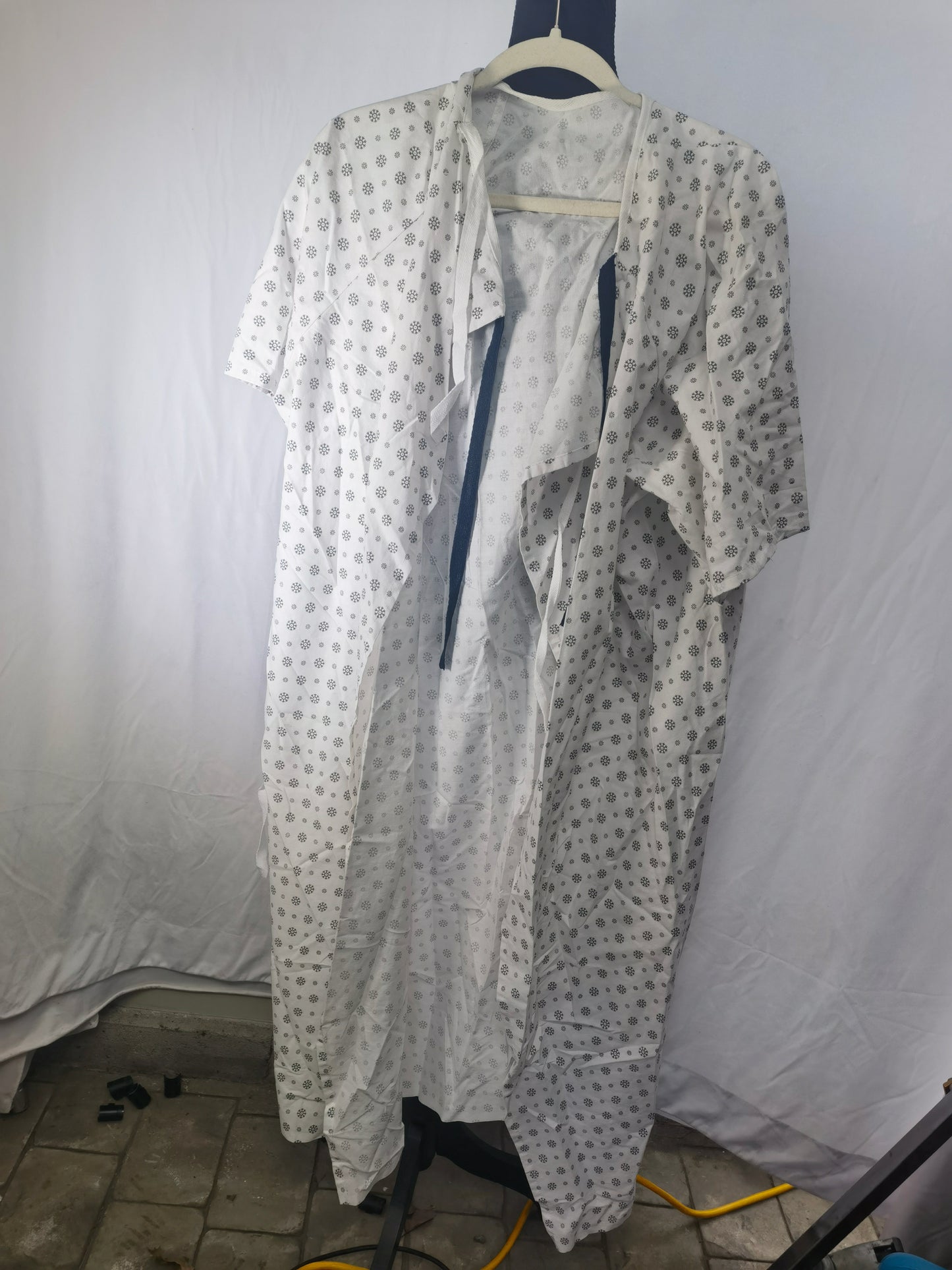 Long doctor gown, white patient gown in two colors didn't find size on picture