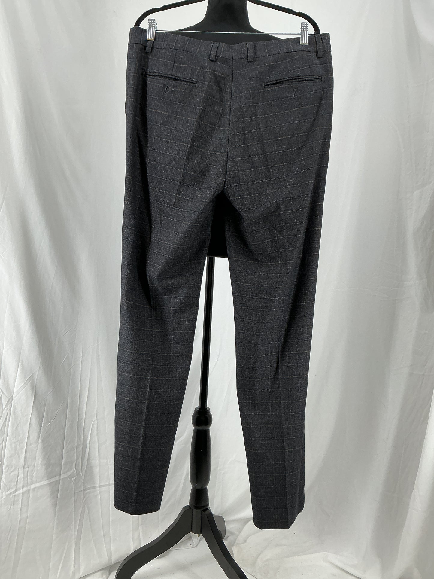 Men’s Dark Gray Plaid Blazer And Pants – Size M