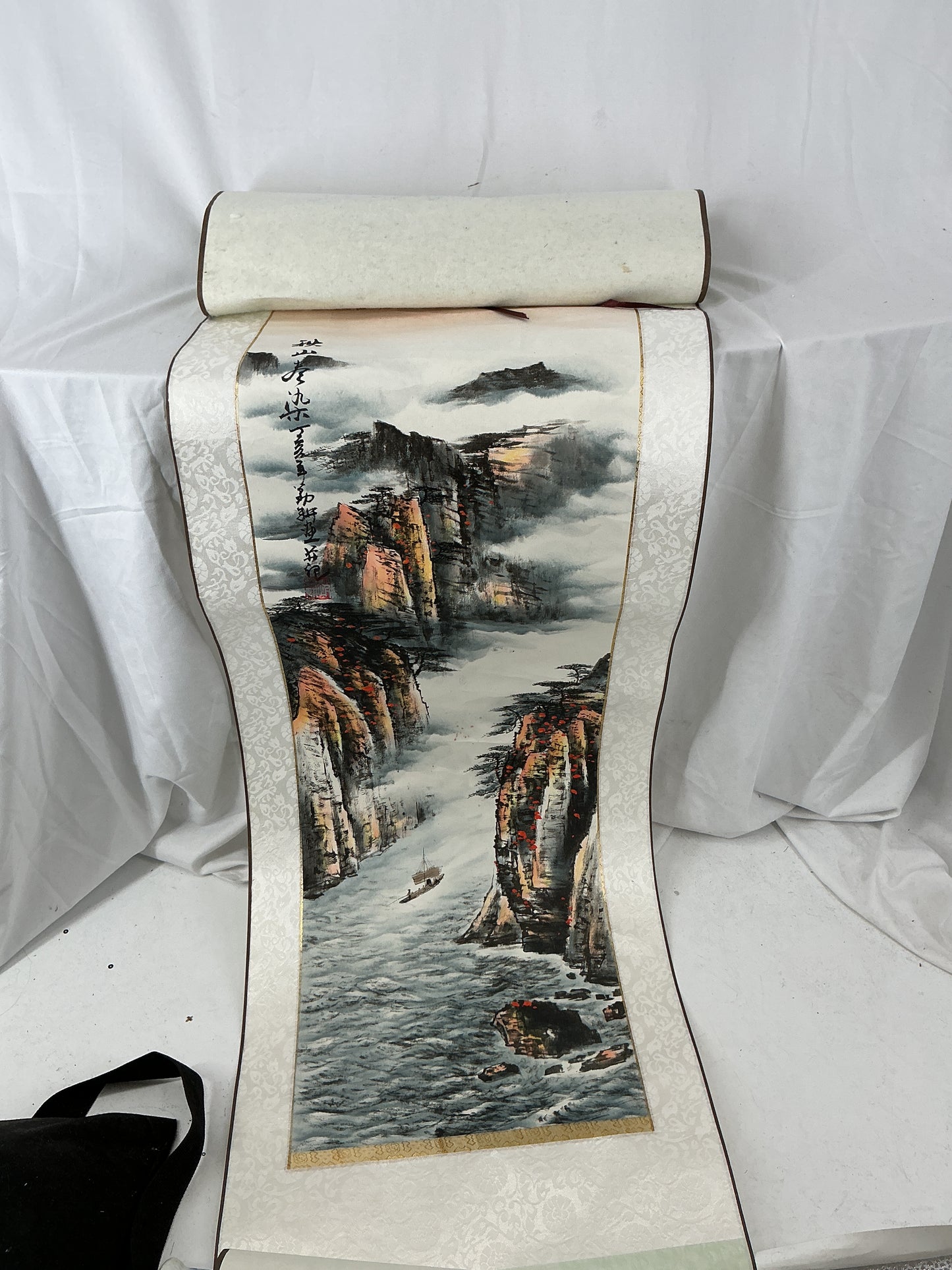 Elegant Chinese Ink Landscape Silk Scroll Painting