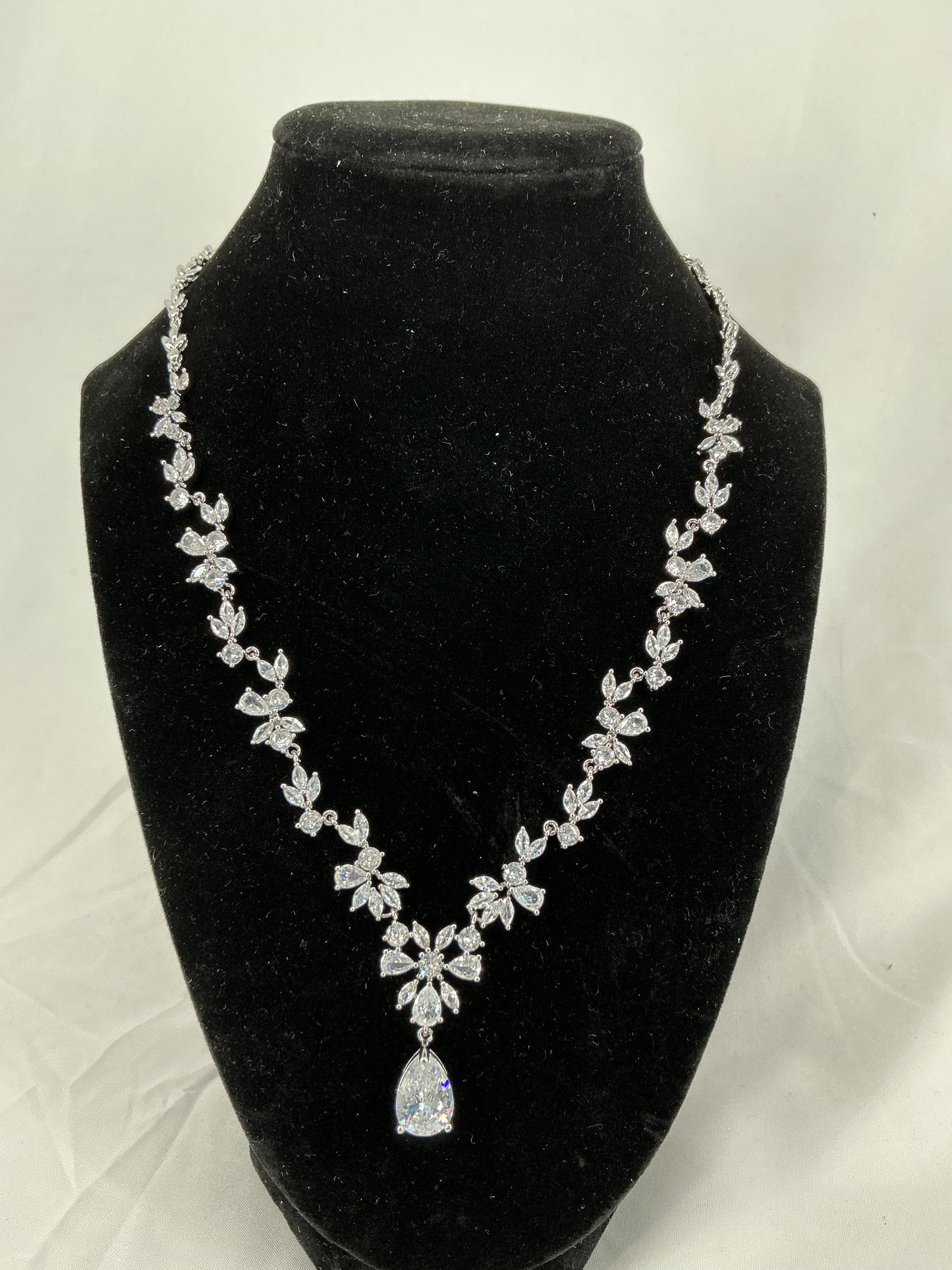 Silver Starlight Petal Harmony Collier
