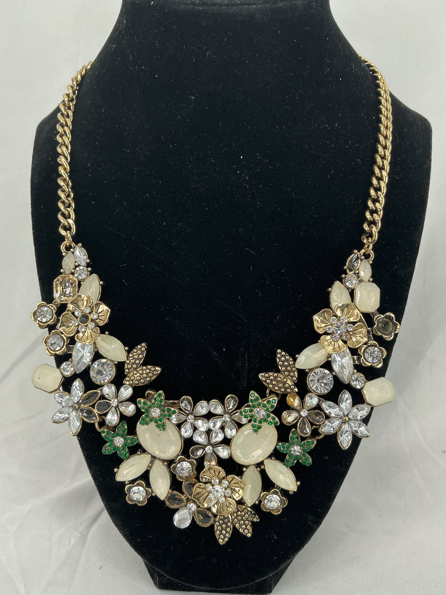 Elegant floral statement necklace