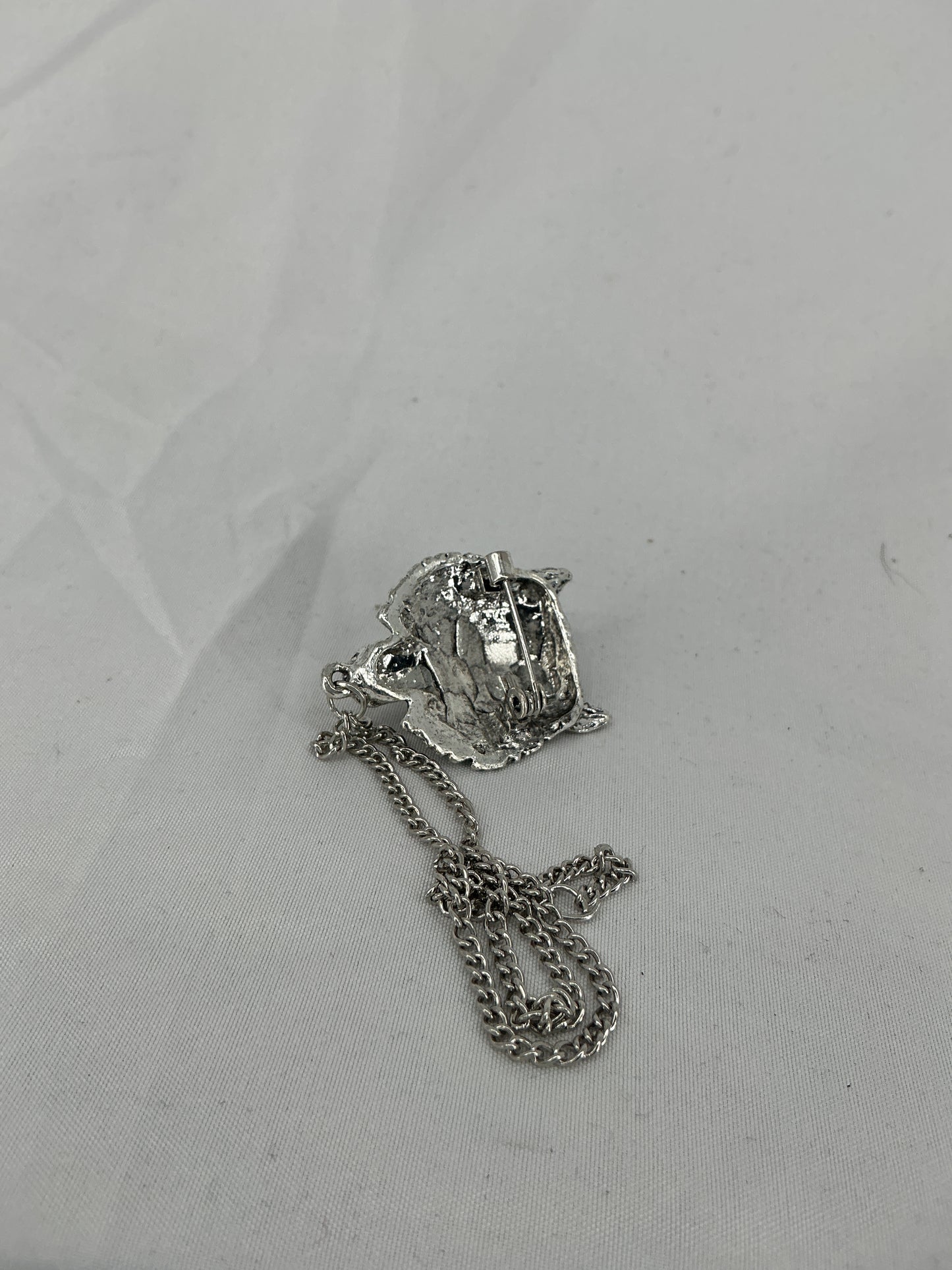 Silver wolf head chain badge/brooch