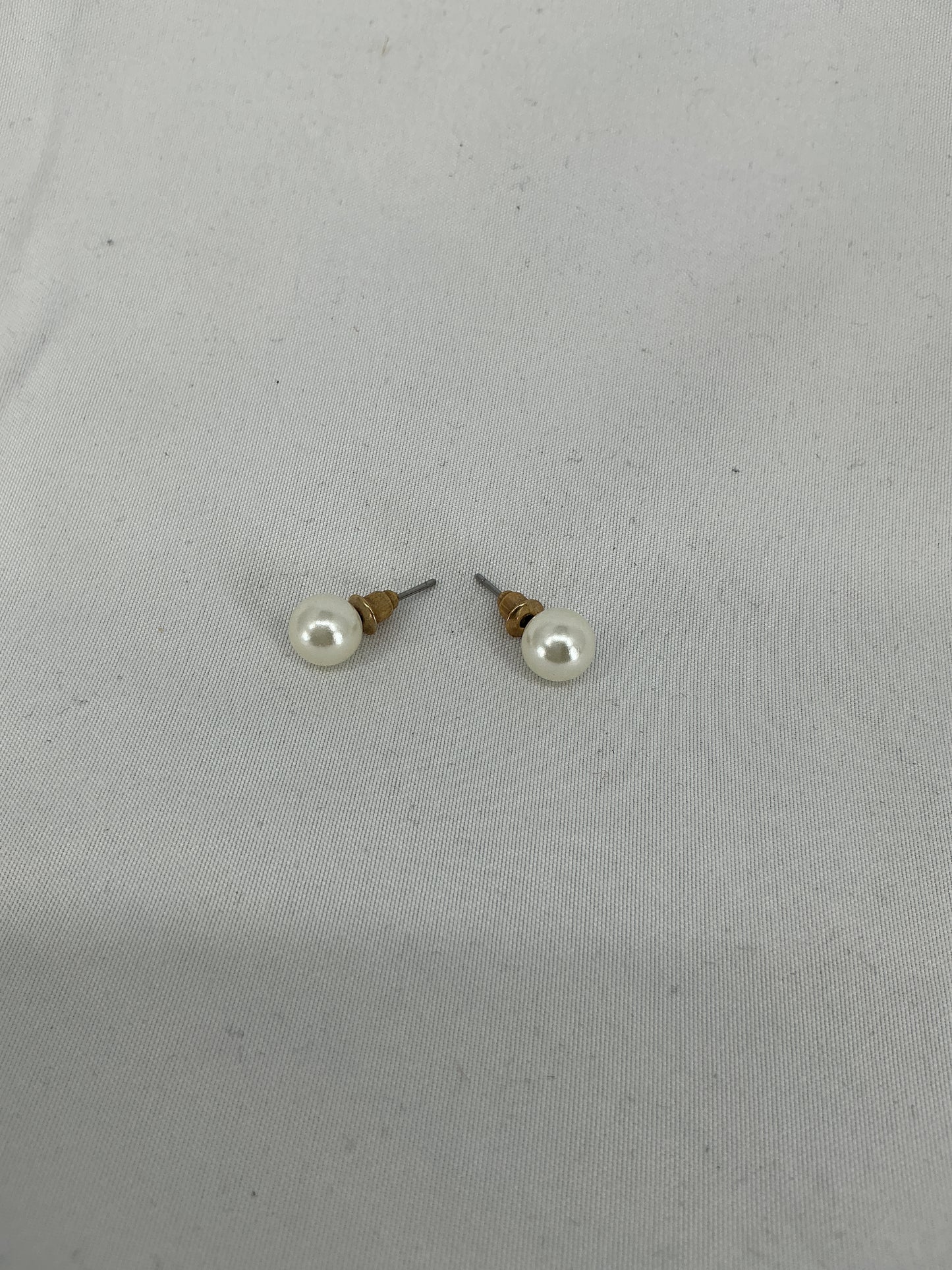 Classic pearl stud earrings