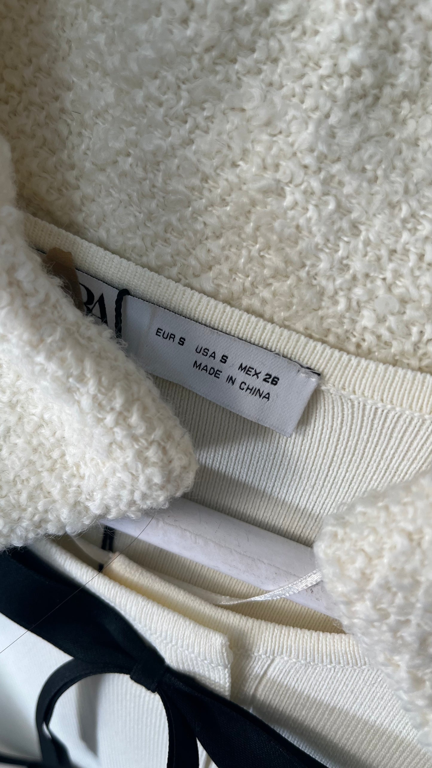 Belle Dame Women’s Buckle Hooded Poncho Shawl Sleeveless Winter Poncho Cape Coat with Leather Buckle Closure and Hoodie Size S