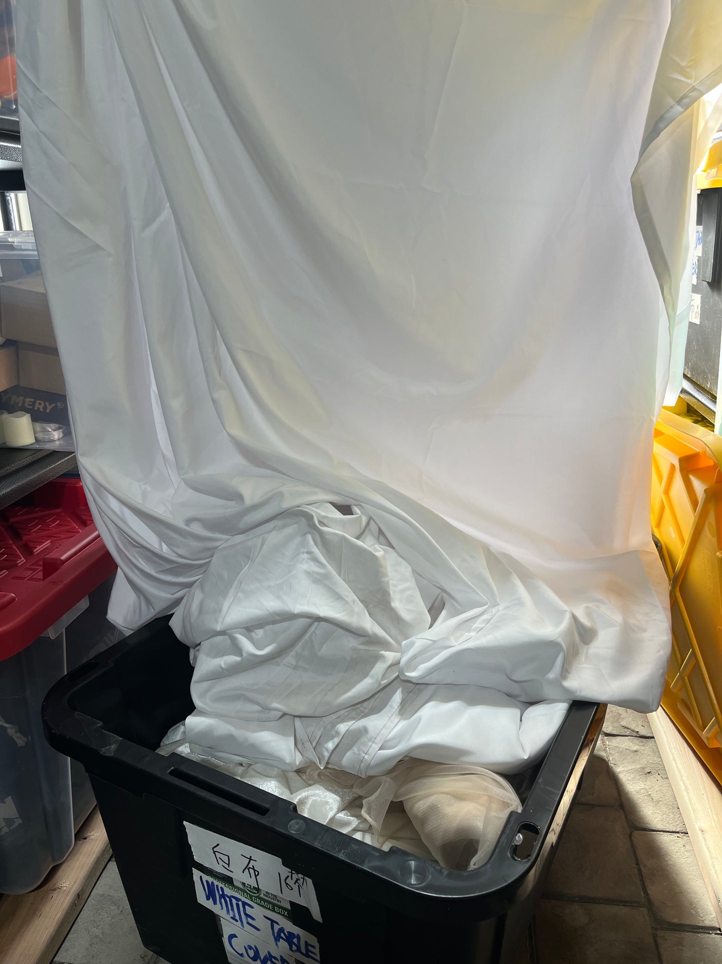 Royal Bedding Elaine Table Cloth Set, Luxury and Elegant Table Cloth Set with Napkins, Top Dinner Kitchen Table Cover, 54 x 72 Inches, Beige