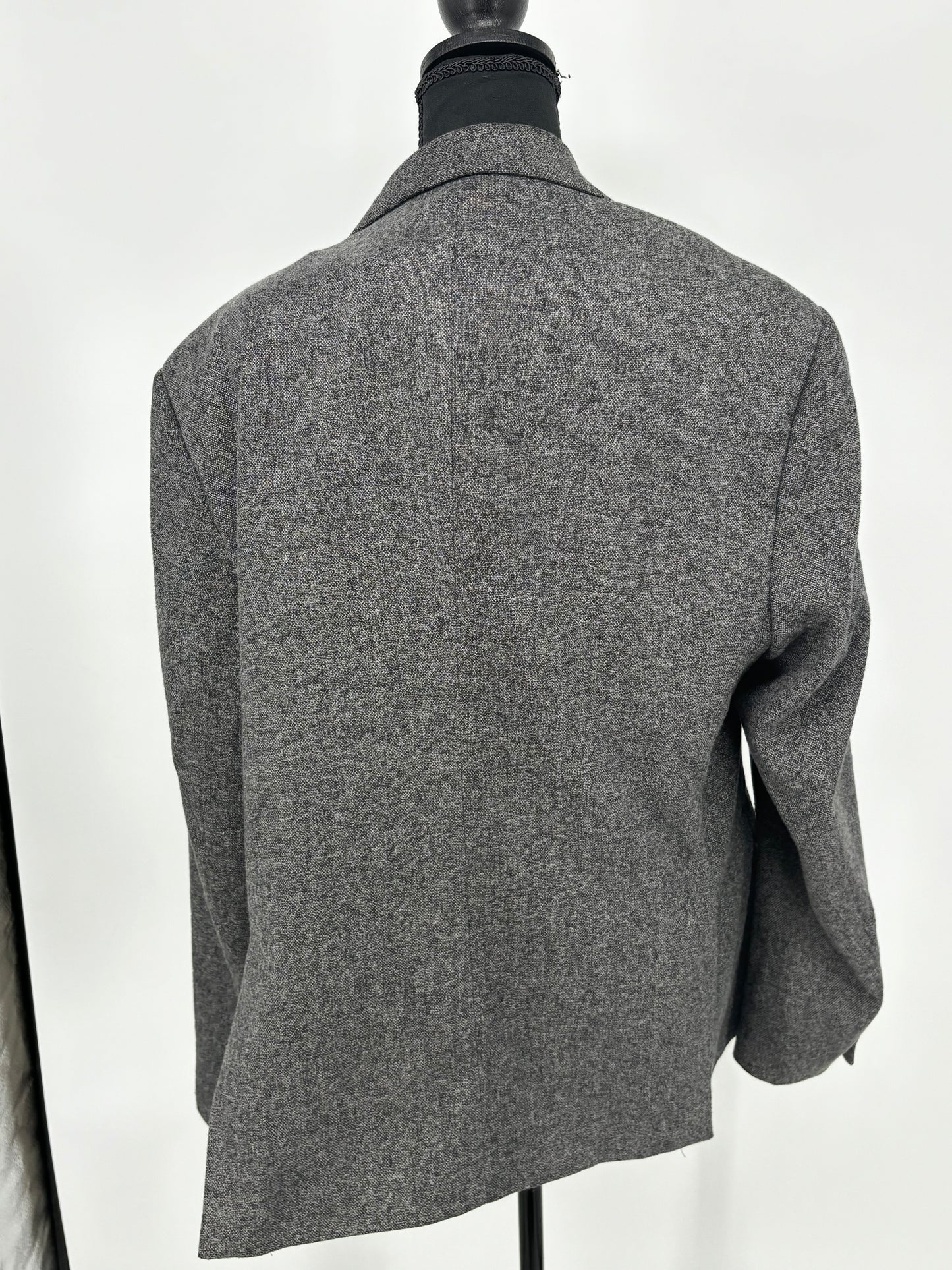 Men’s Gray Double-Breasted Suit – Size L