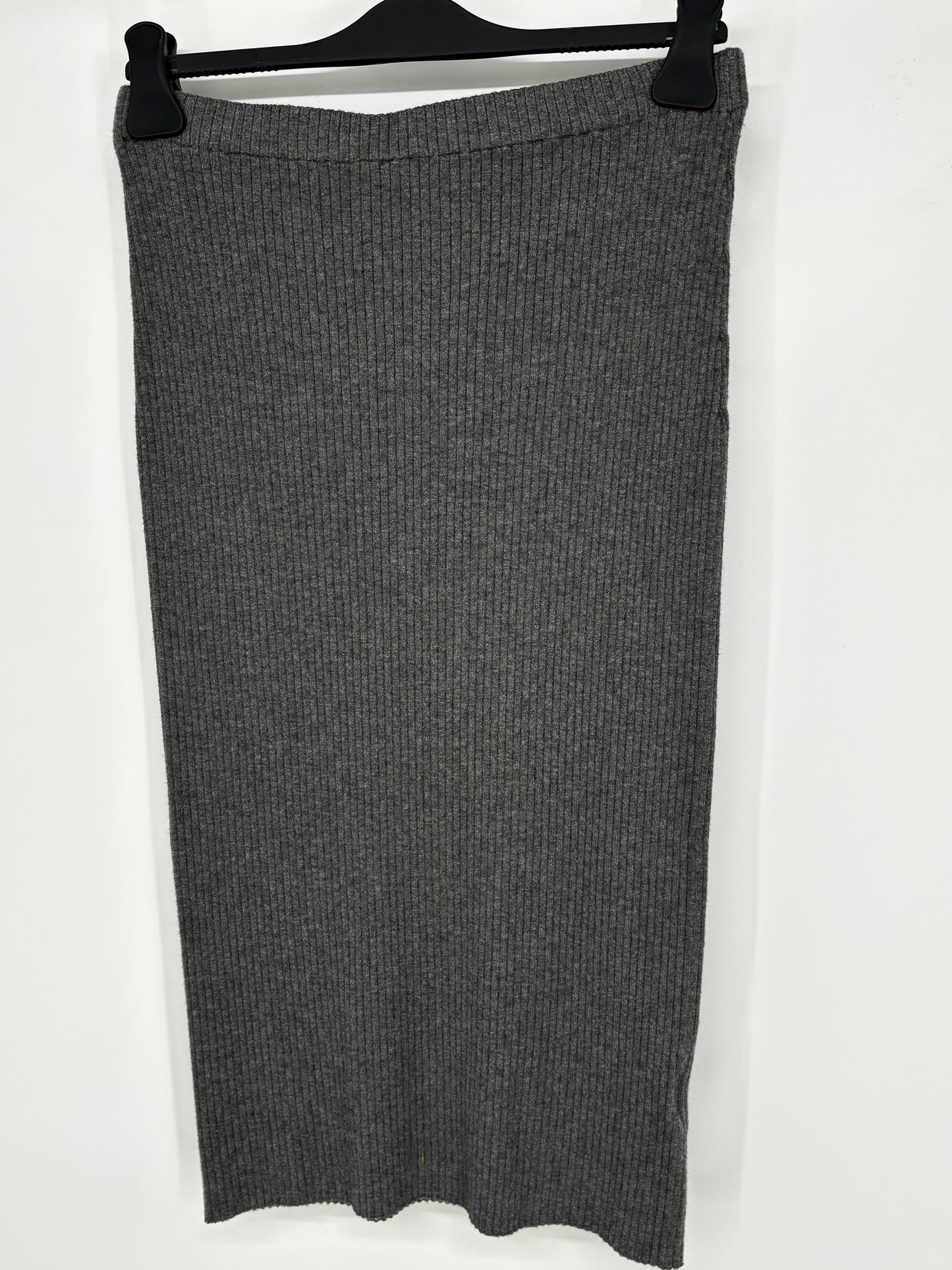 Women’s Black Knit Midi Skirt size m