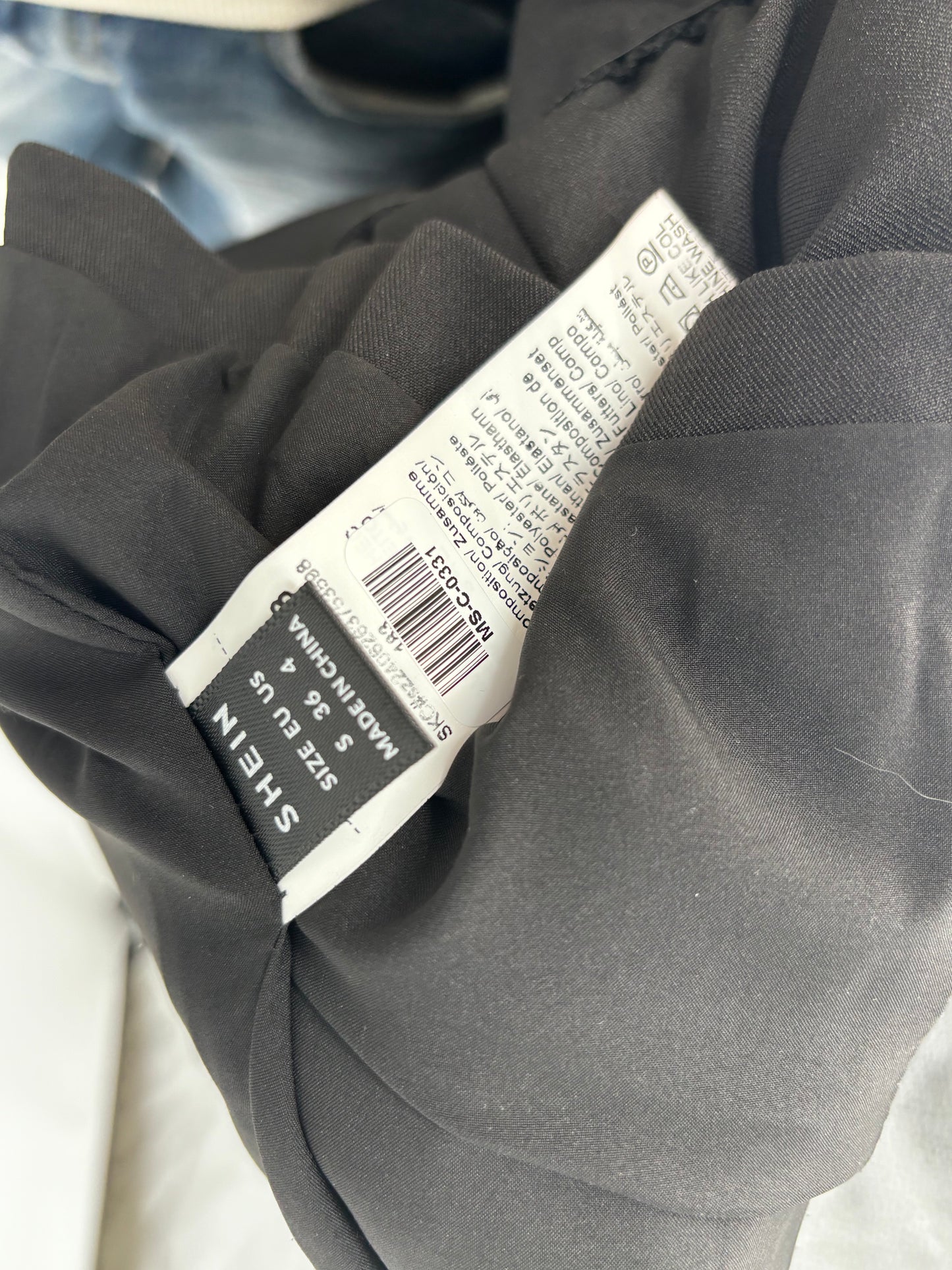 SHEIN Women's Black Off-Shoulder Crop Top – Size S