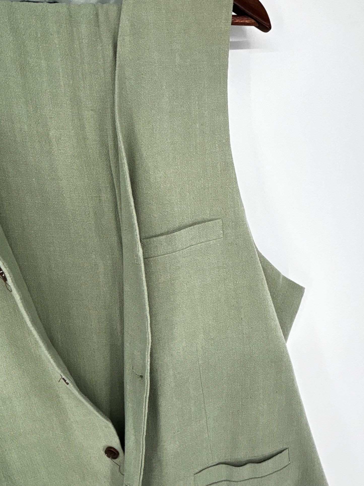 Men’s Green Sleeveless Vest – Estimated Size S–M