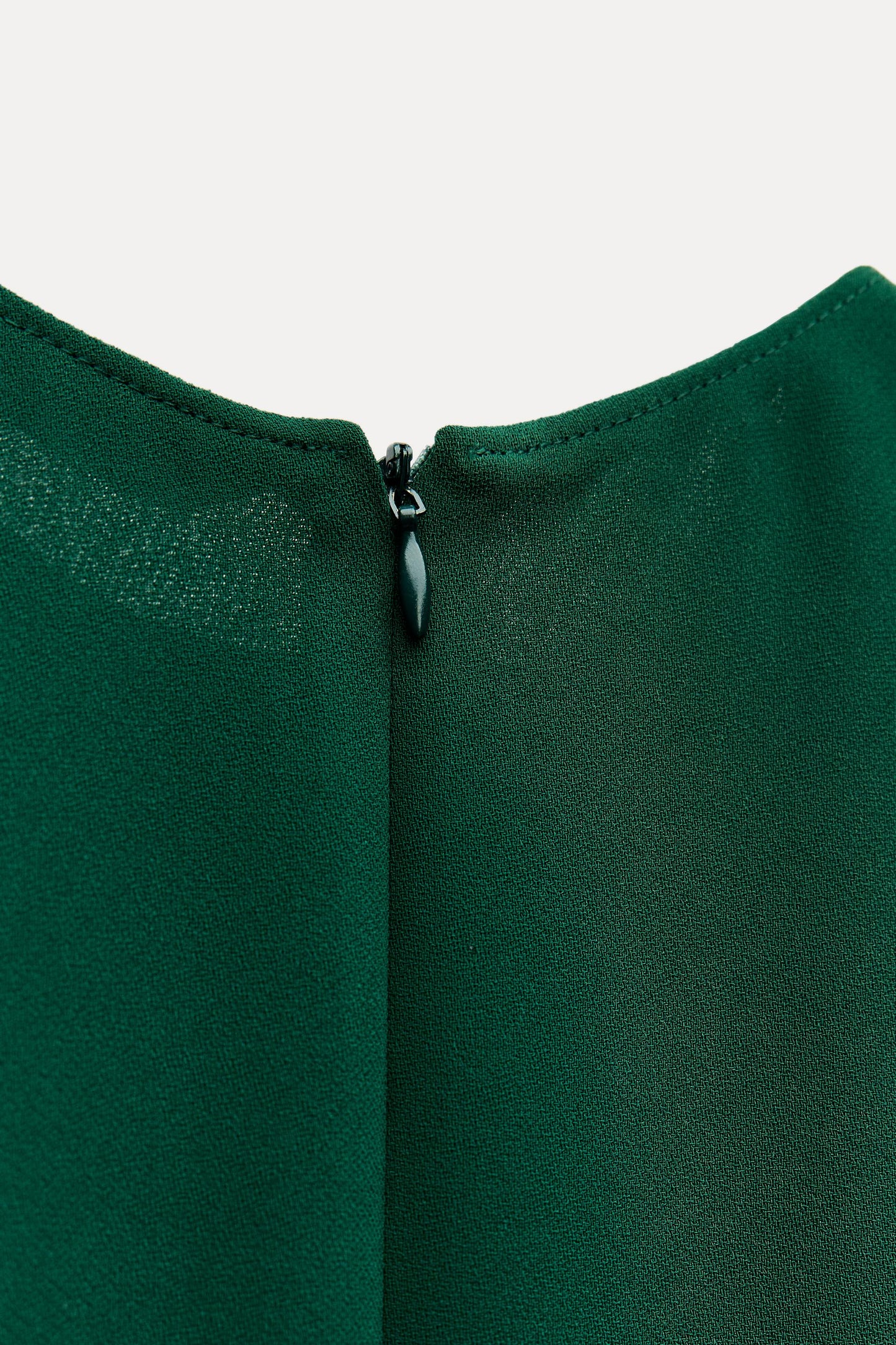 BUCKLED CREPE MIDI DRESS Size M