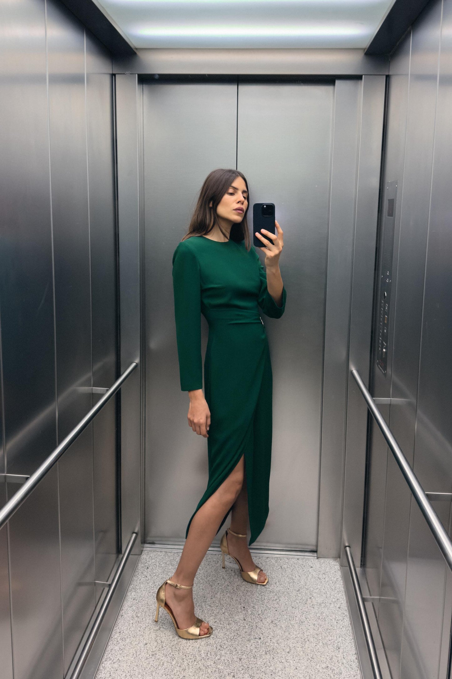 BUCKLED CREPE MIDI DRESS Size M