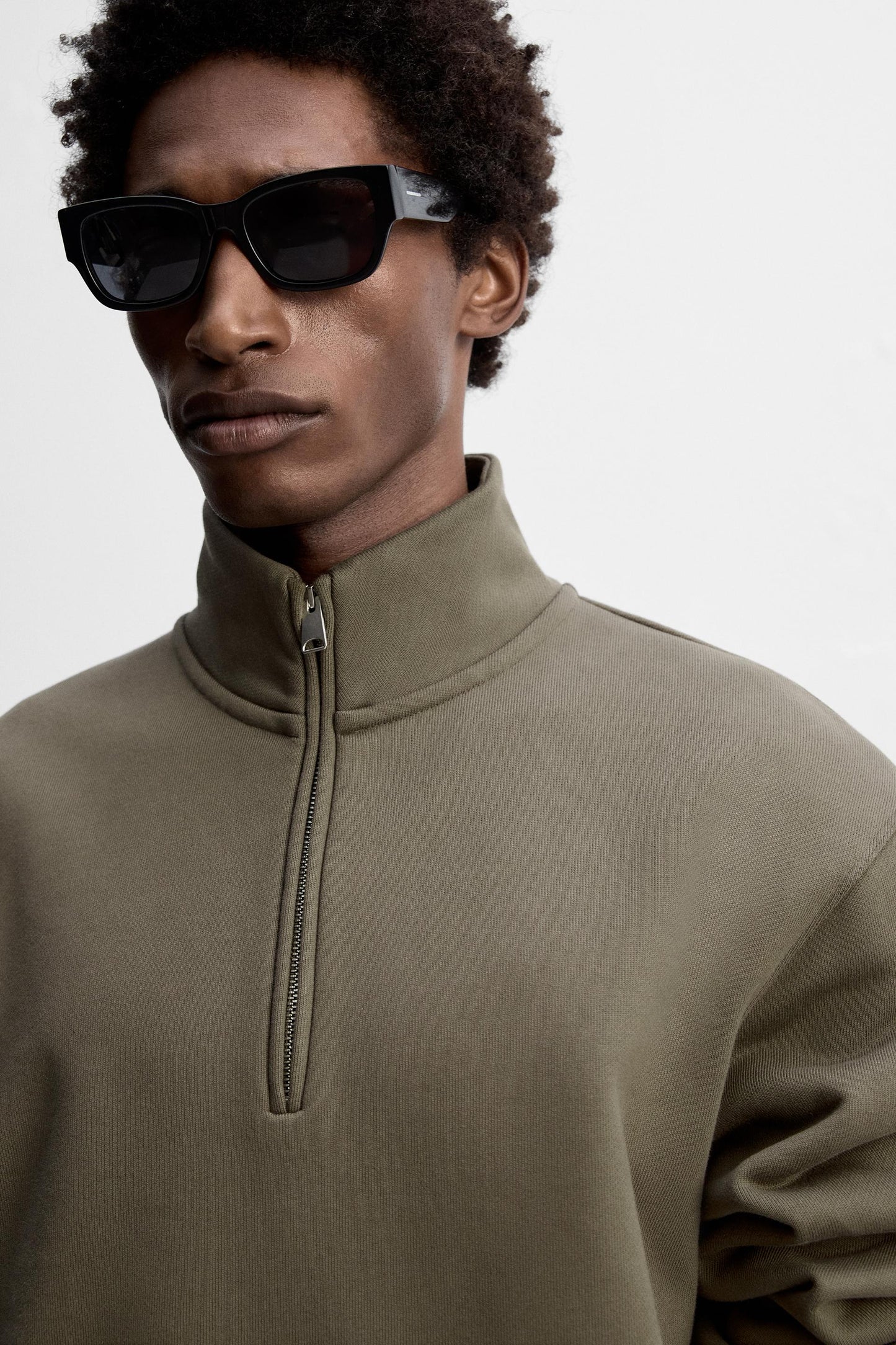 ZIPPERED COLLAR HEAVY WEIGHT SWEATSHIRT Size M