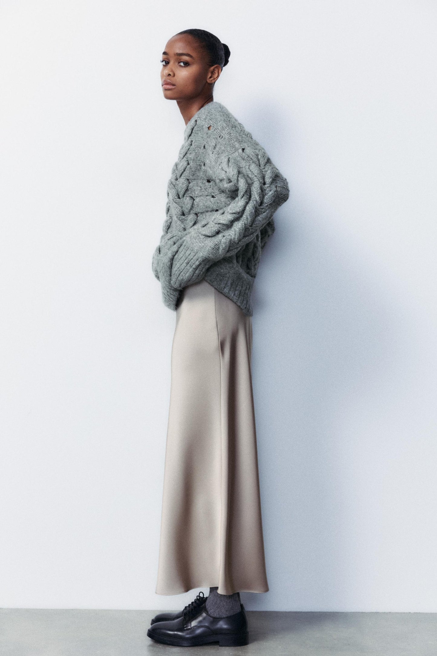 SATIN EFFECT MIDI SKIRT Size L