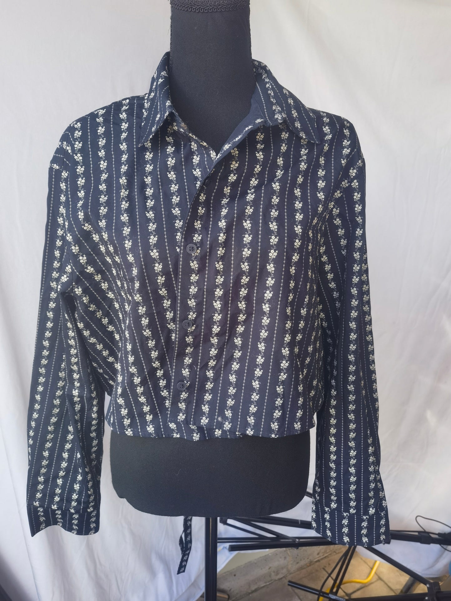 Women's long-sleeved top, black and white, size M