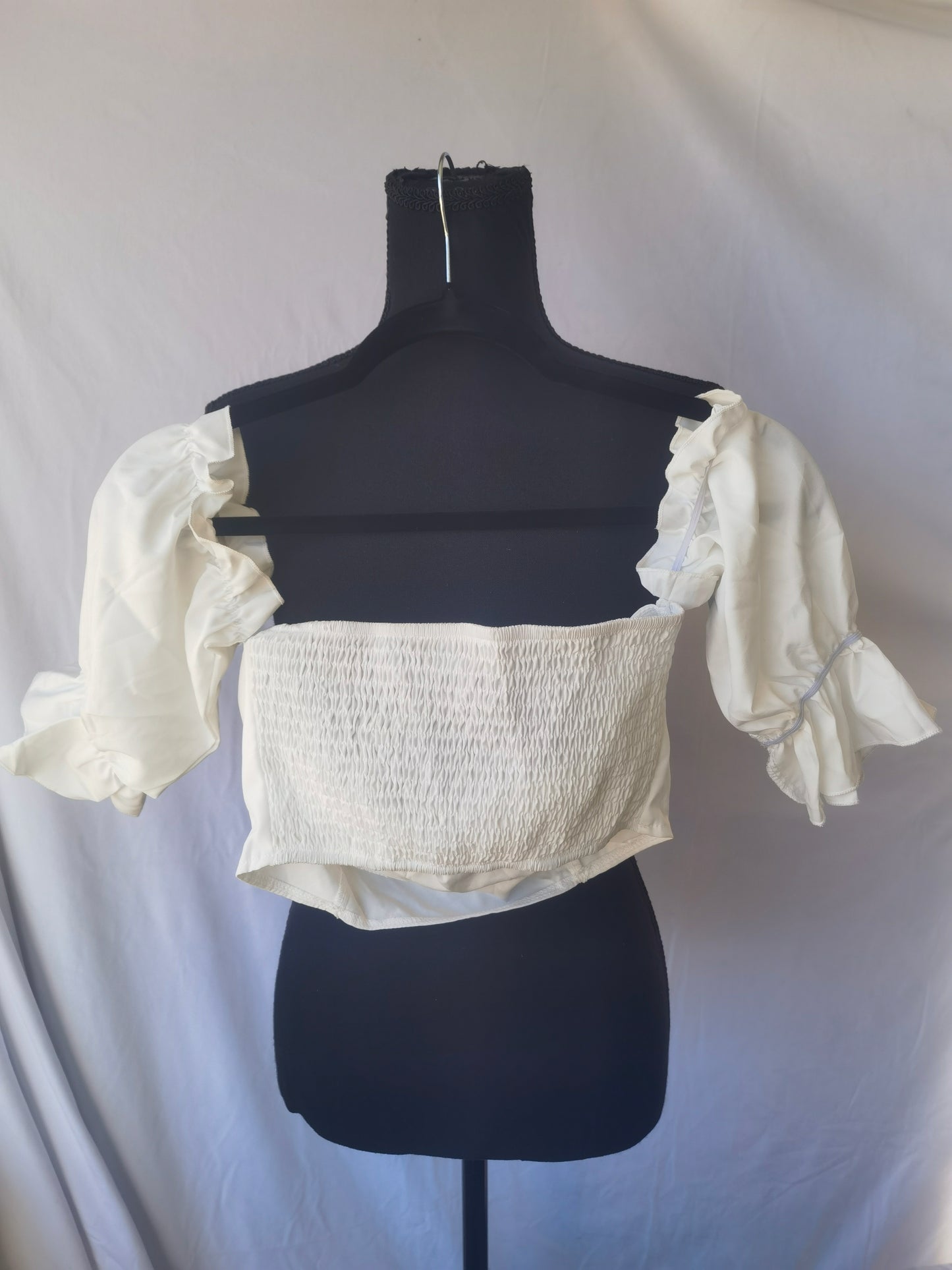 Ruched Puff-Sleeve Top didn't find size on picture