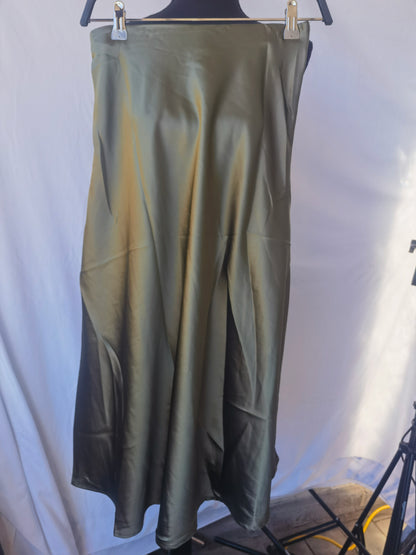 Elegant Women's Satin Maxi Skirt High Waist A-Line Casual Long Skirt for Stylish Look didn't find size on picture