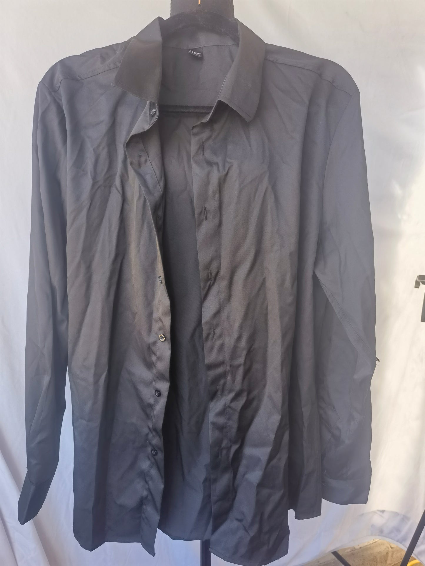 Men's black shirt size M