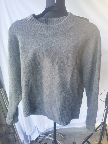 BASIC SOFT KNIT SWEATER Size XS