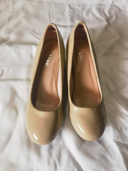 Women's shoe size 4