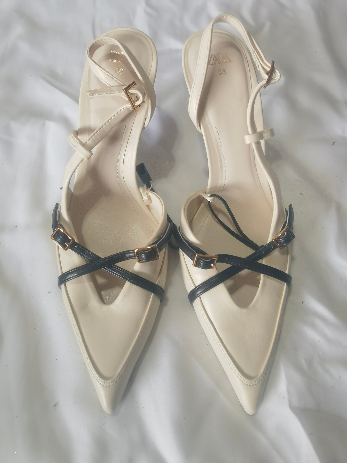 BUCKLED STRAP HEELED SHOES  size 38