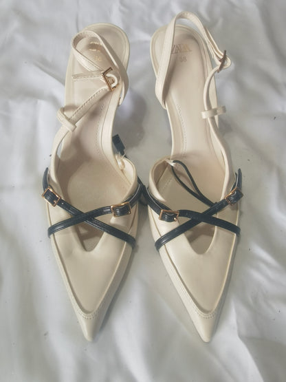 BUCKLED STRAP HEELED SHOES  size 38