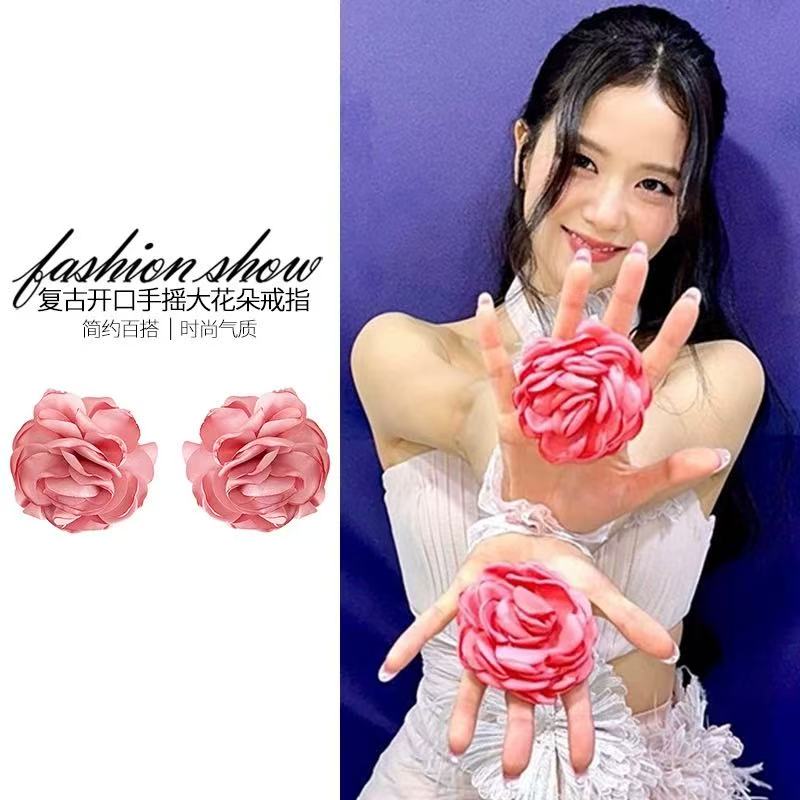 Women's Vintage Open Hand-cranked Large Flower Ring