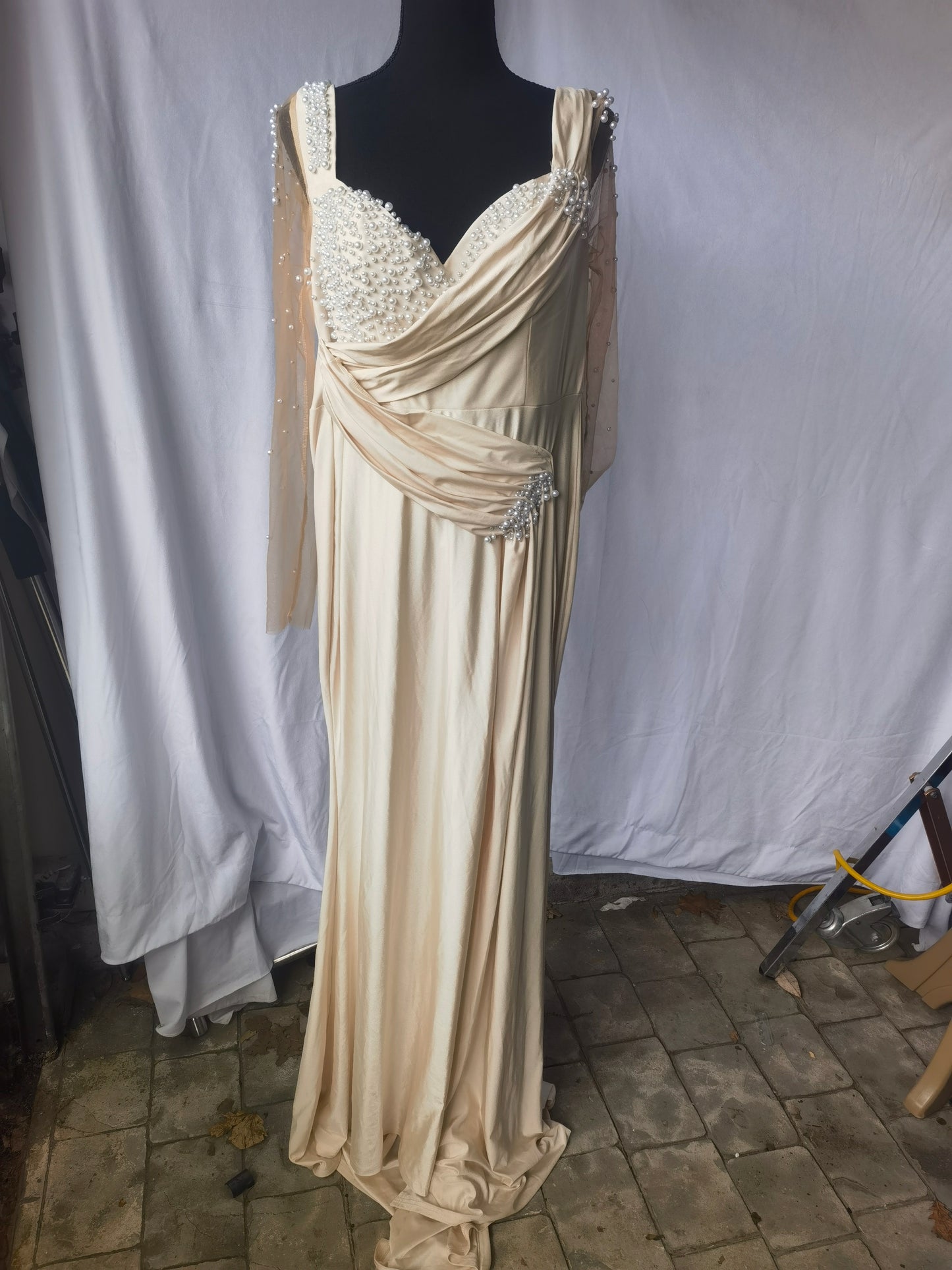 with high waist and elegant bodycon line with trailing train, suitable for formal occasions such as parties, weddings and wedding guests, apricot colorSize 6