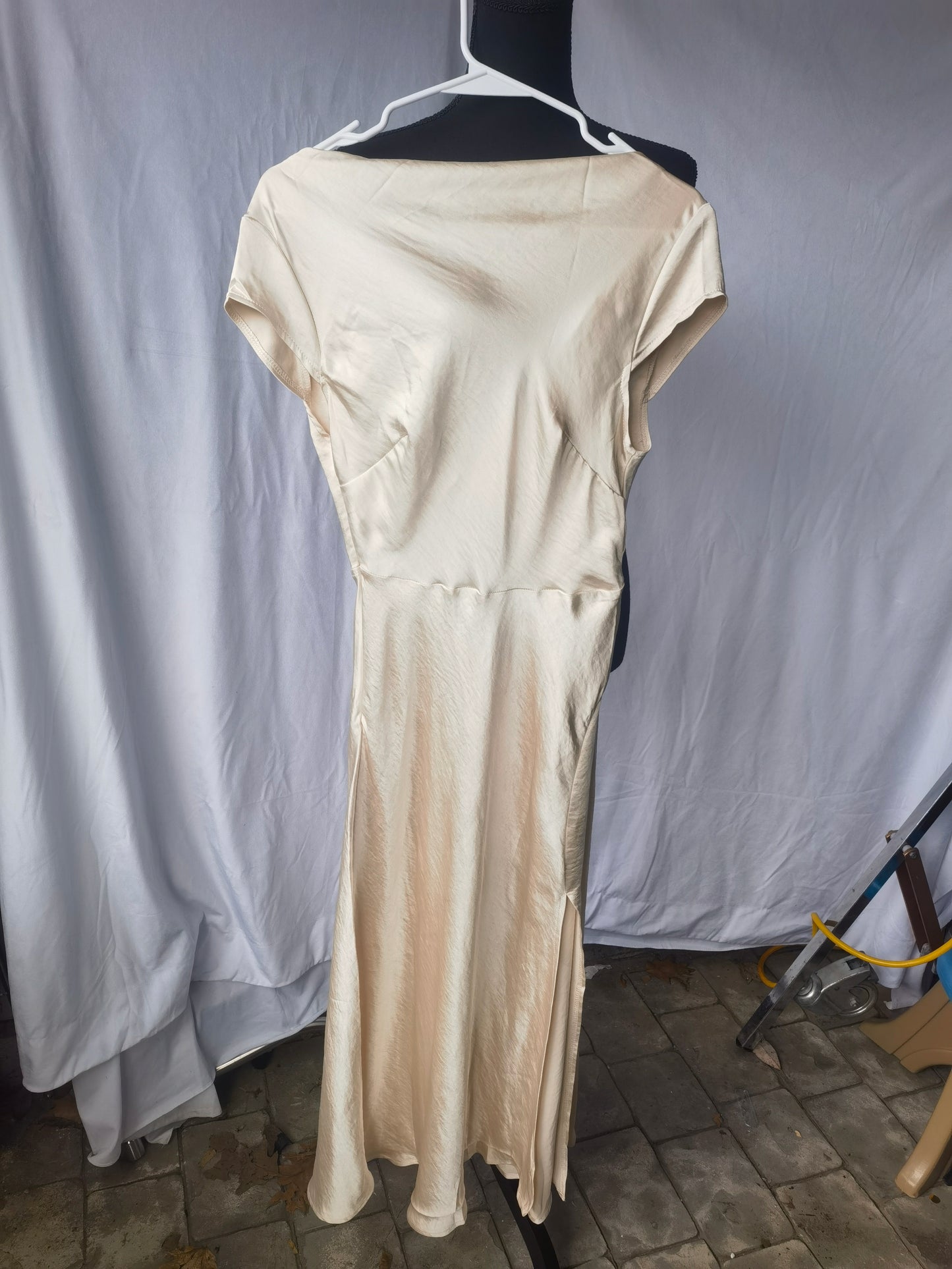 Gmeitoey 2023 Satin Cap Sleeve Cowl Back Summer Dresses for Women Elegant Ruched Waist Wedding Guest Midi Dress Size M