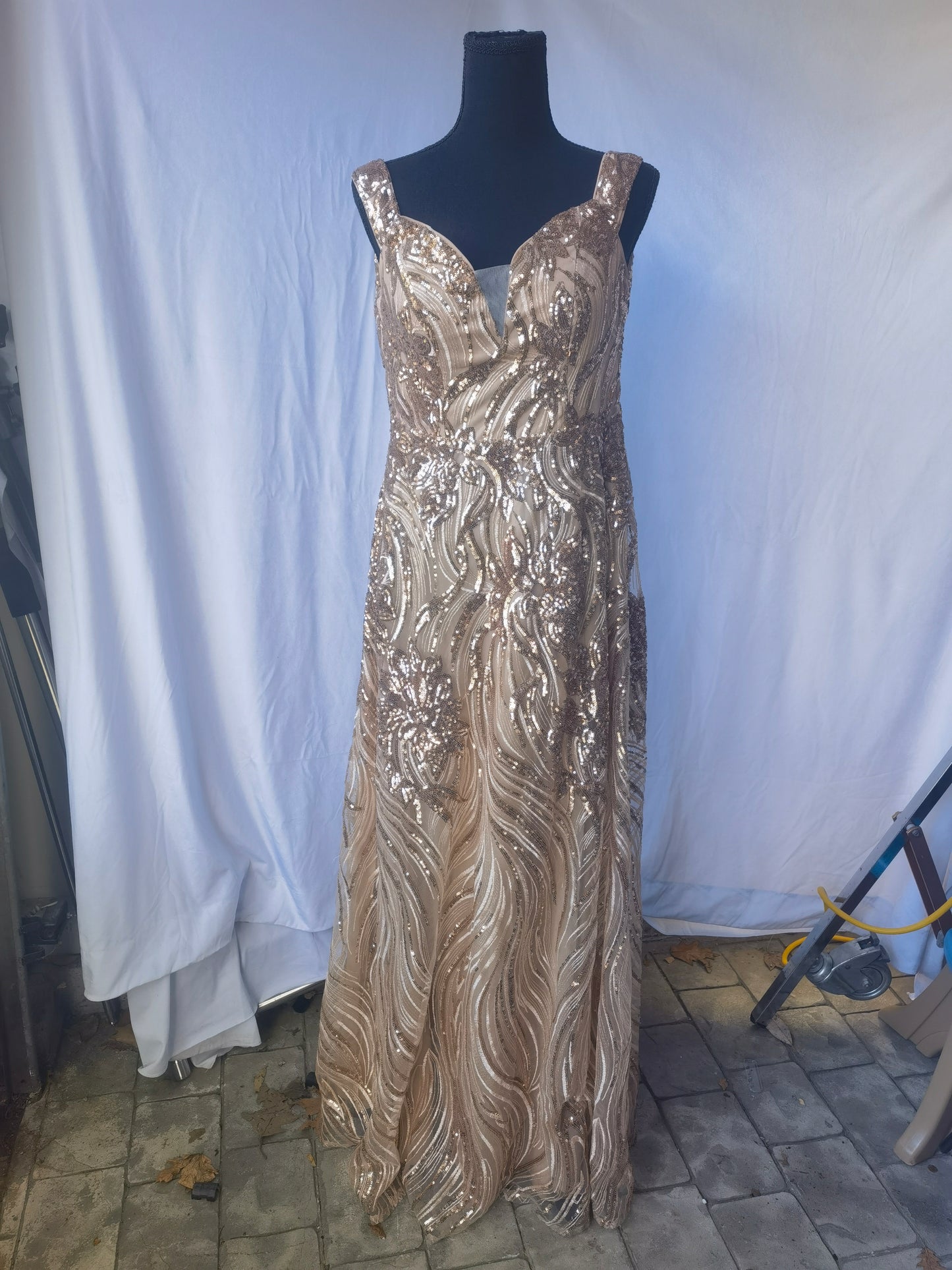 Elegant Spaghetti Straps Graphic Sequin Formal Prom Dress Size M