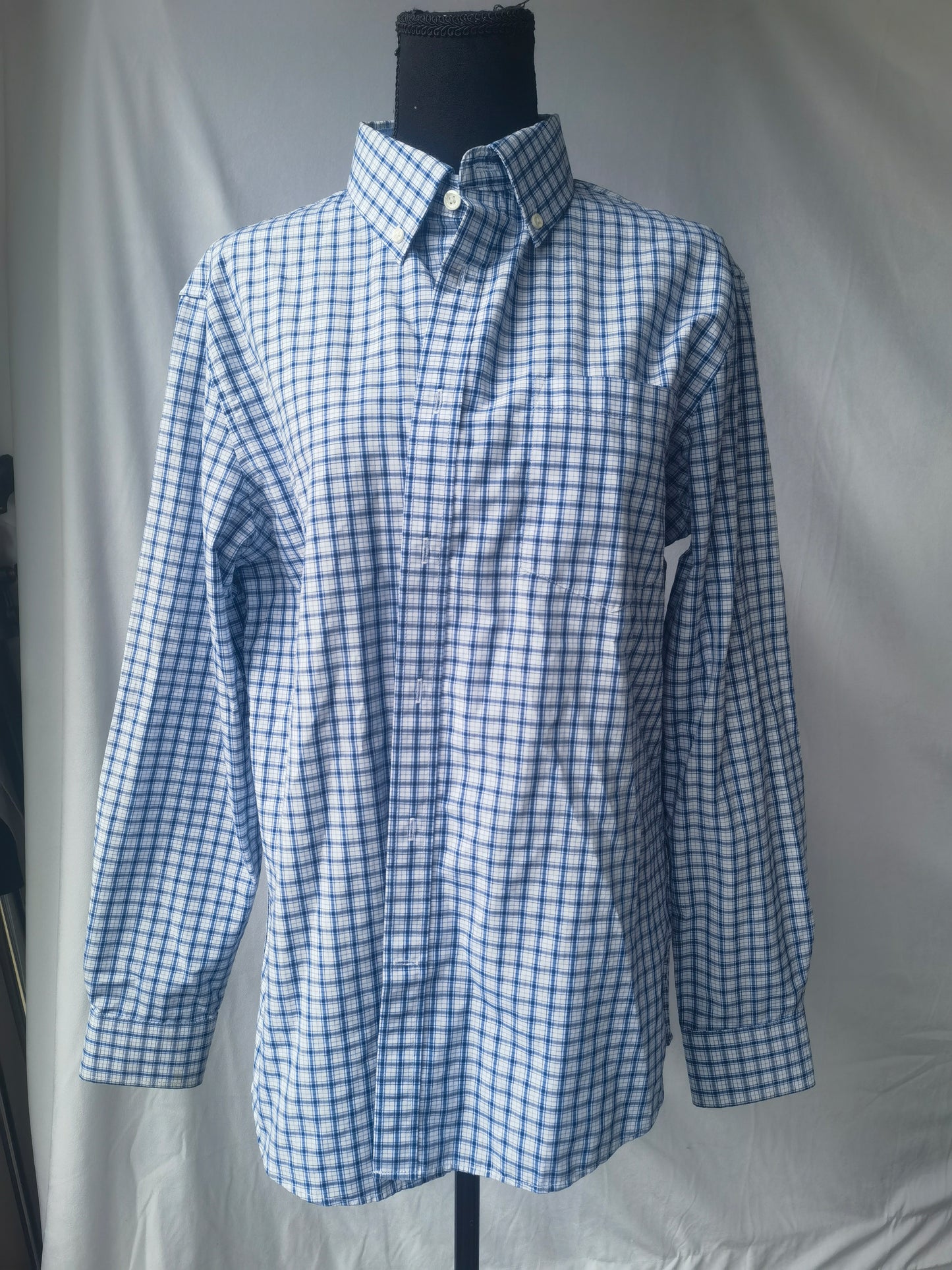 Signature Men’s Button Down Dress Shirt Traditional Fit Size M
