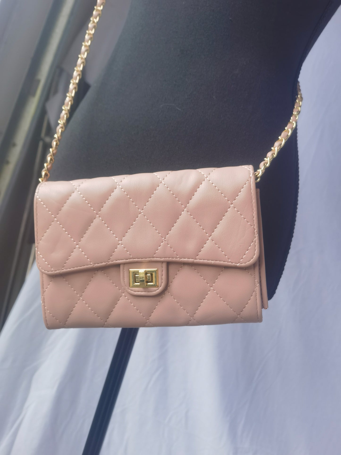 Women's Chanel style diamond pattern chain bag