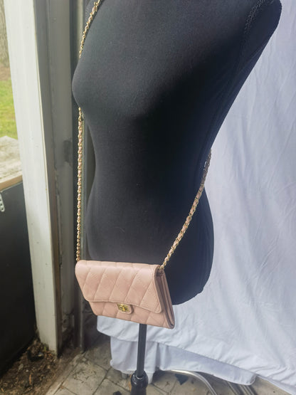 Women's Chanel style diamond pattern chain bag