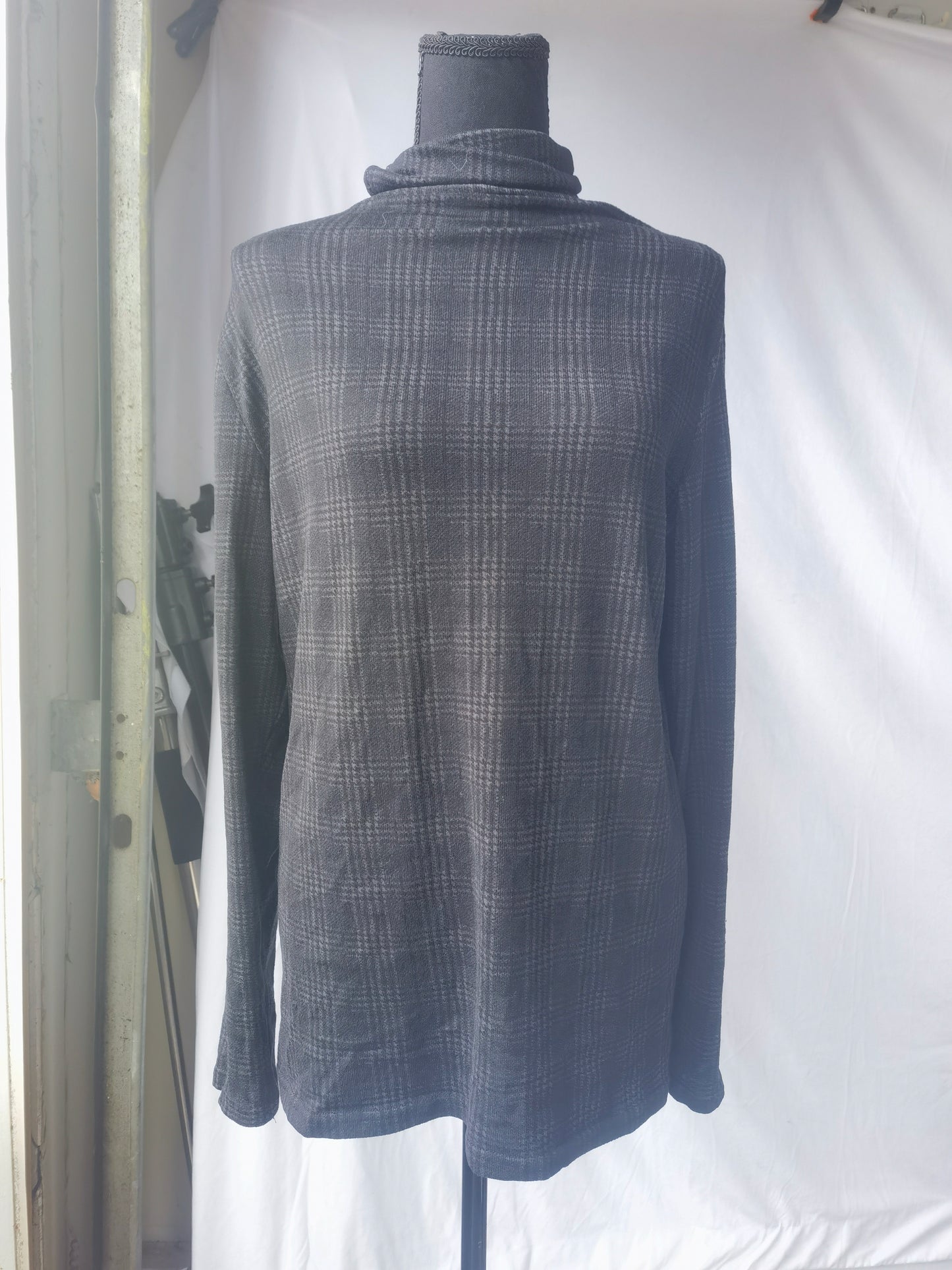 Cielo LightWeight Knit Turtleneck LongSleeve Sweater Size M