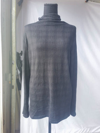 Cielo LightWeight Knit Turtleneck LongSleeve Sweater Size M