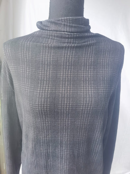 Cielo LightWeight Knit Turtleneck LongSleeve Sweater Size M