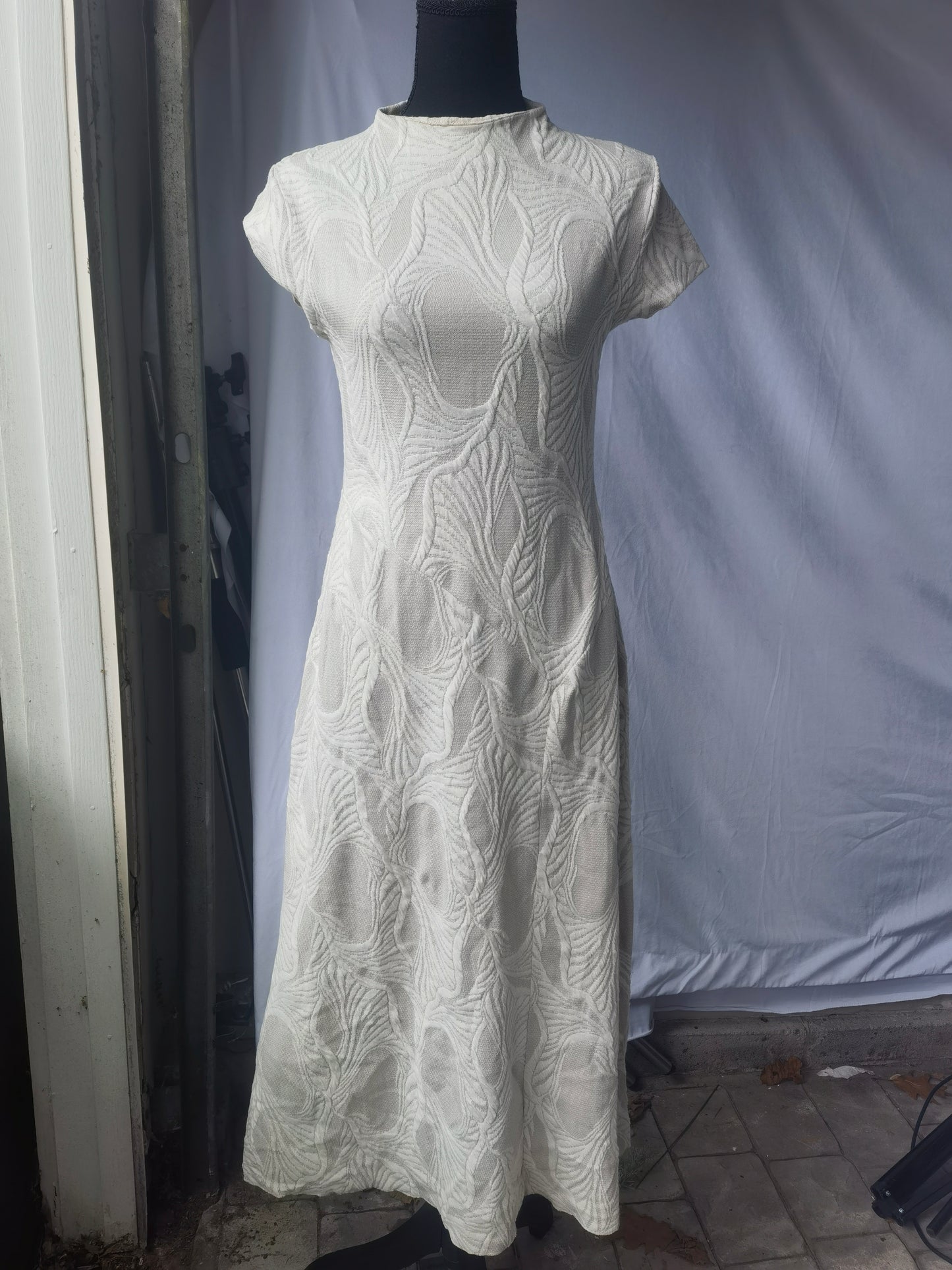 ZARA Women's White  SHORT SLEEVE ROUND NECK MIDI DRESS Size S