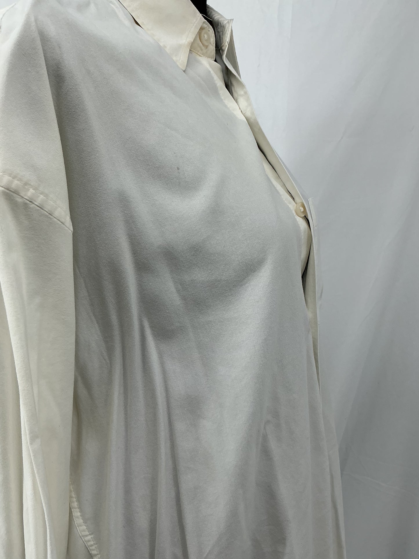 H&M White Button-up Shirt Size M