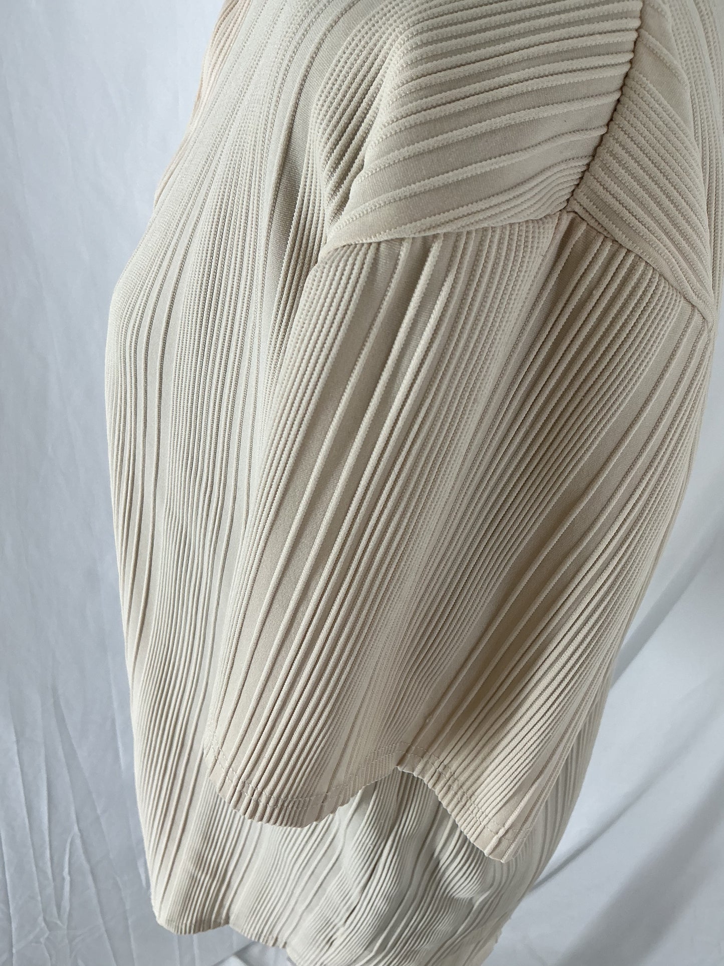 PJ Paul Jones Beige Sweater T-shirt Size L