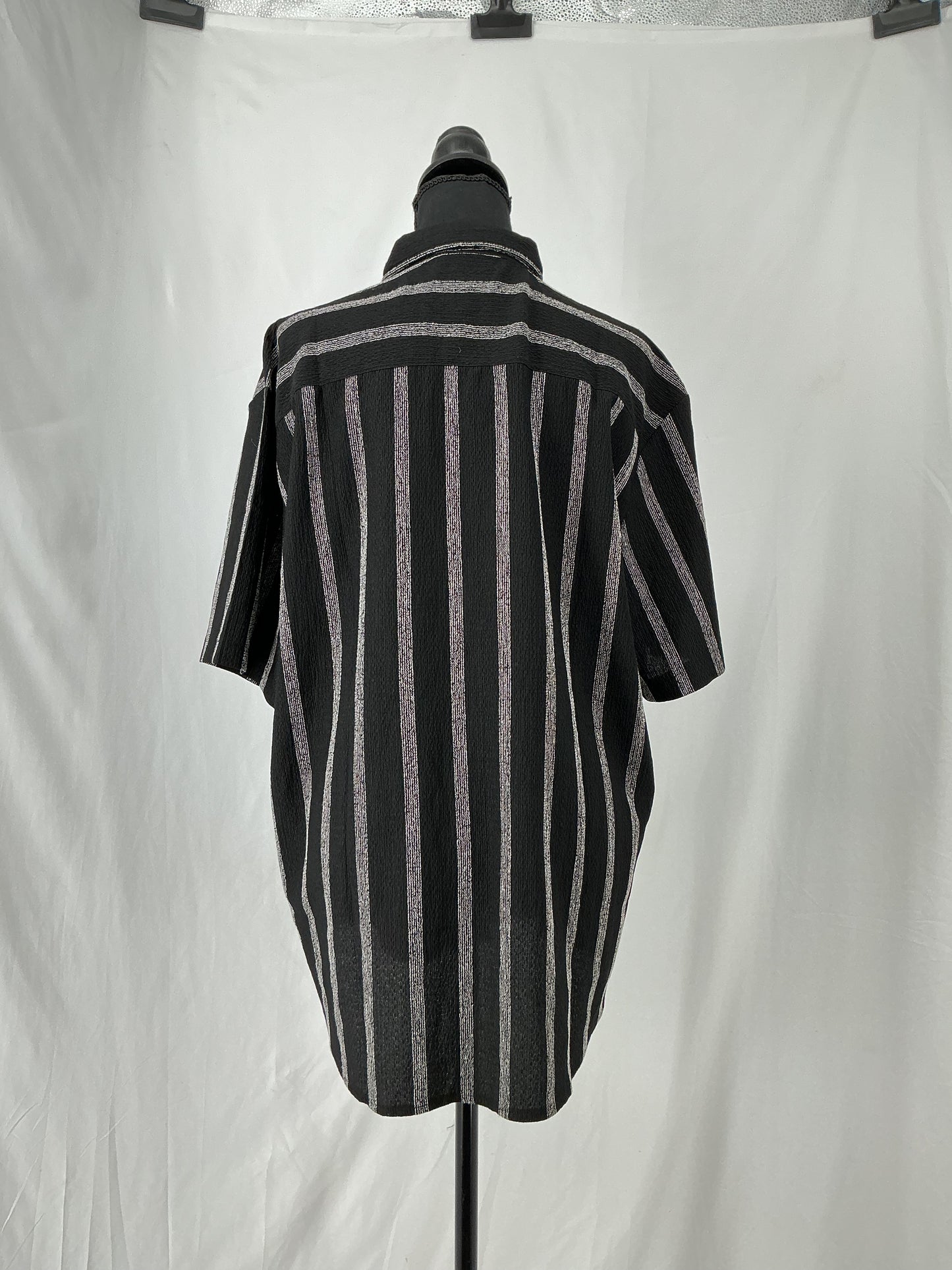 VATPAVE Black And Grey Striped T-Shirt Size L