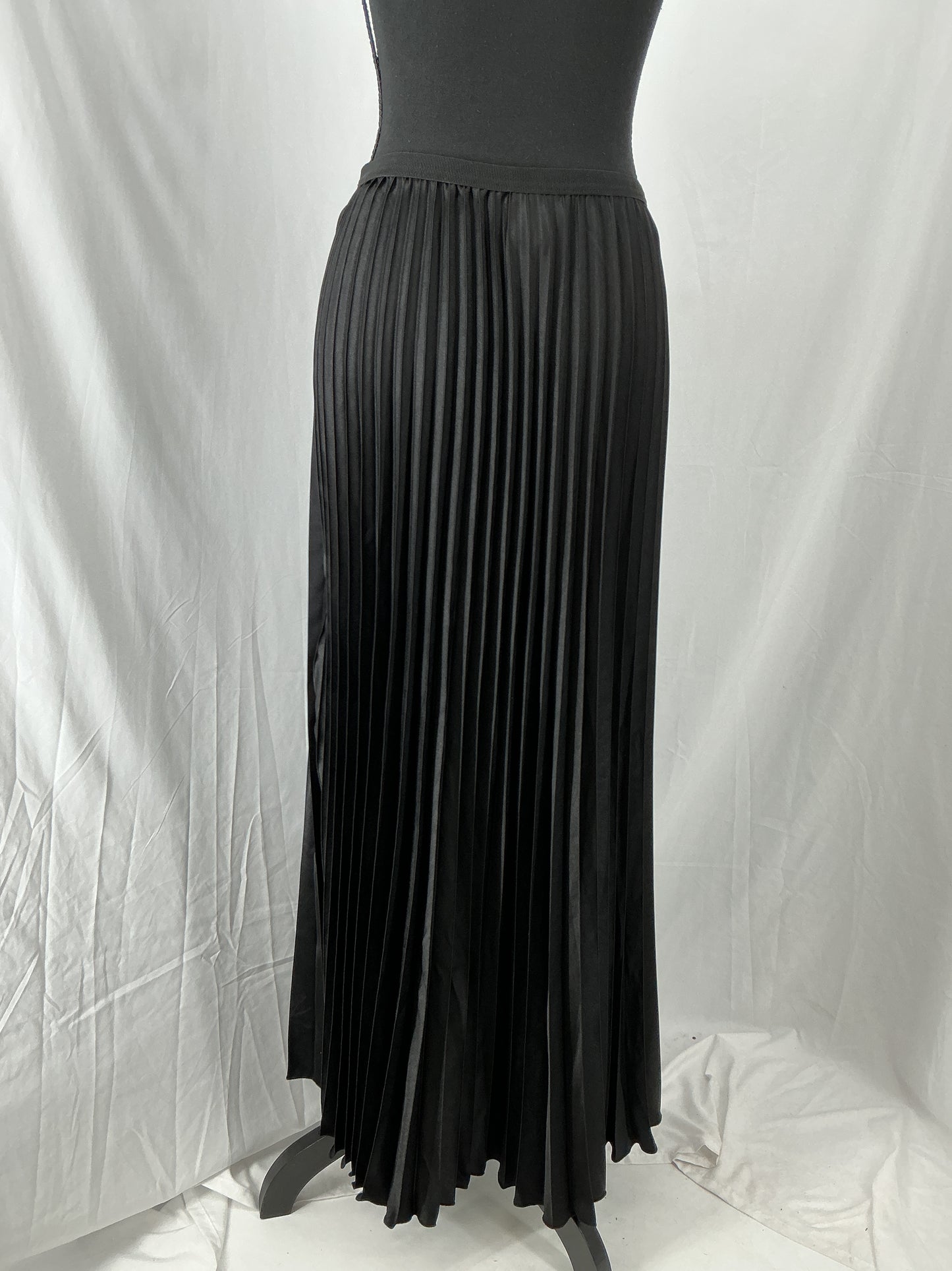 SHEIN Black Pleated Skirt Size L