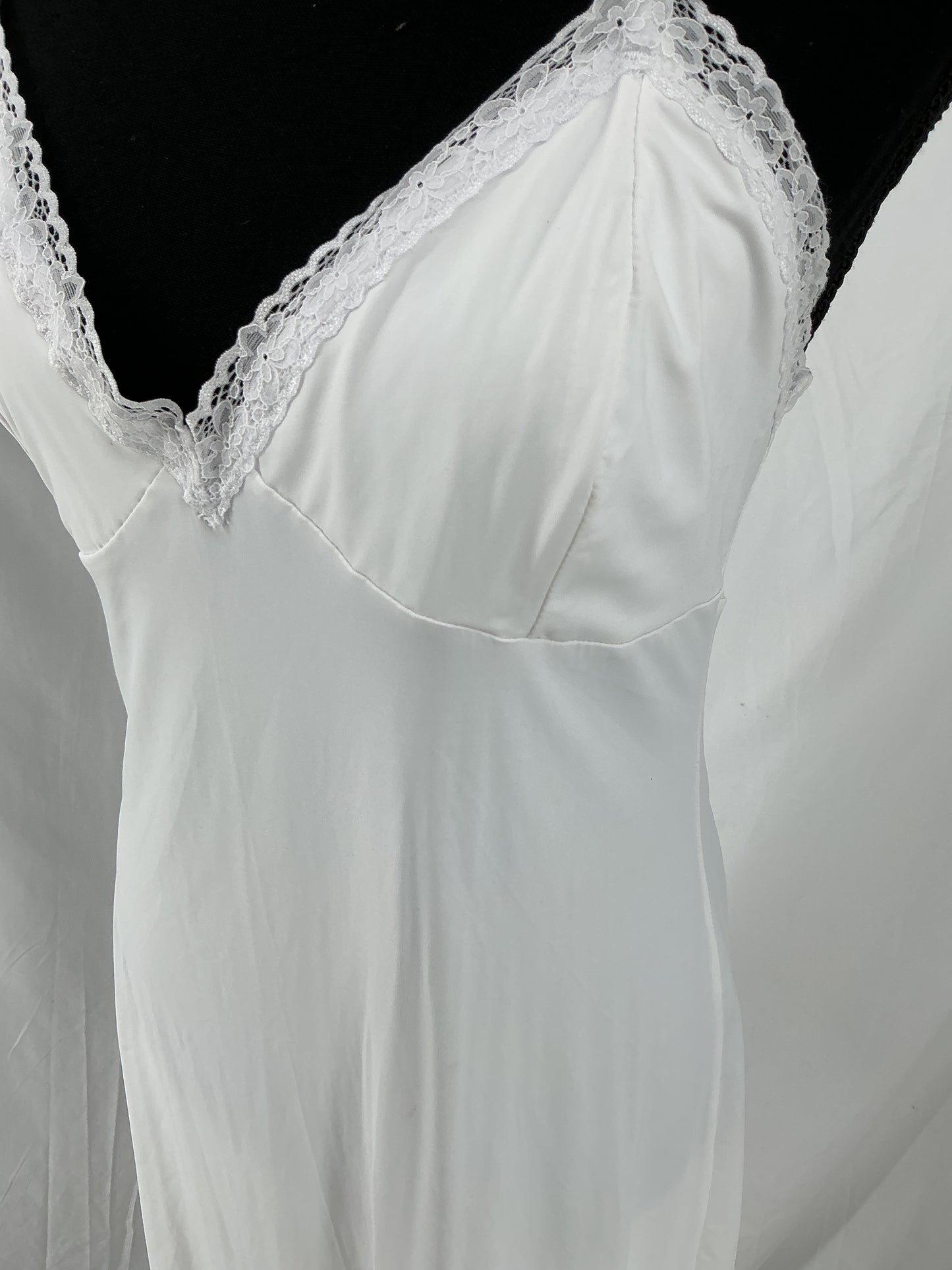 AVIDLOVE White Classic Full Slip Underdress with Delicate Lace Trim Size M