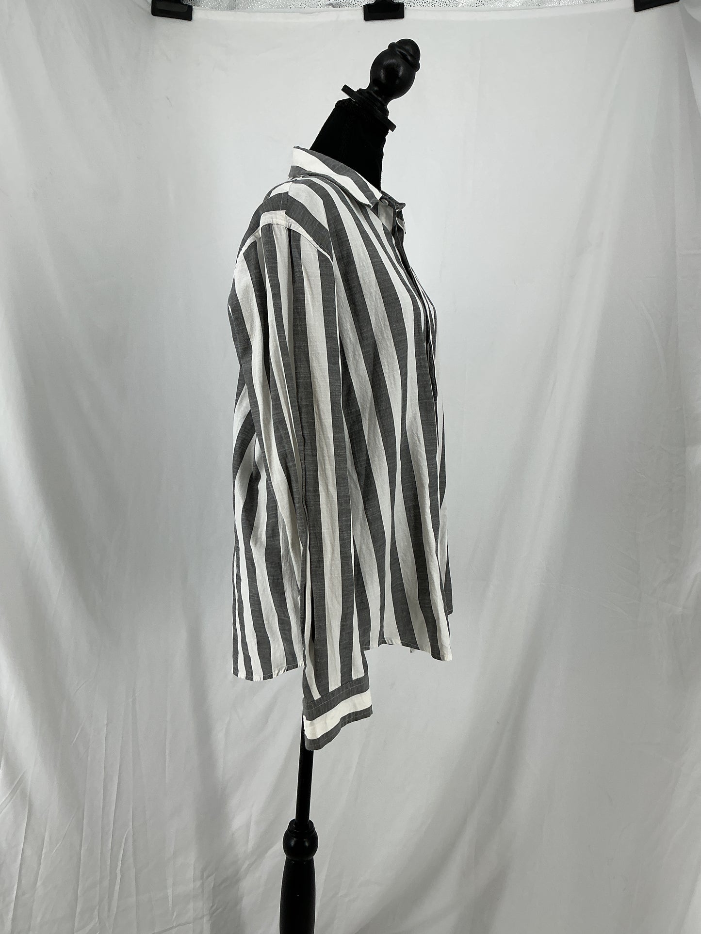 COOFANDY Black and White Vertical Stripe Button-Up Shirt Size M