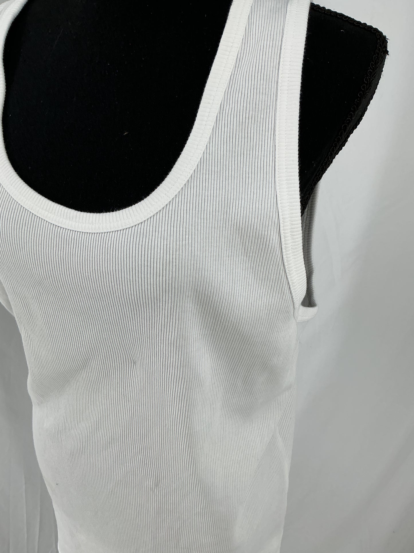 UNIQLO White Ribbed Tank Top Size L
