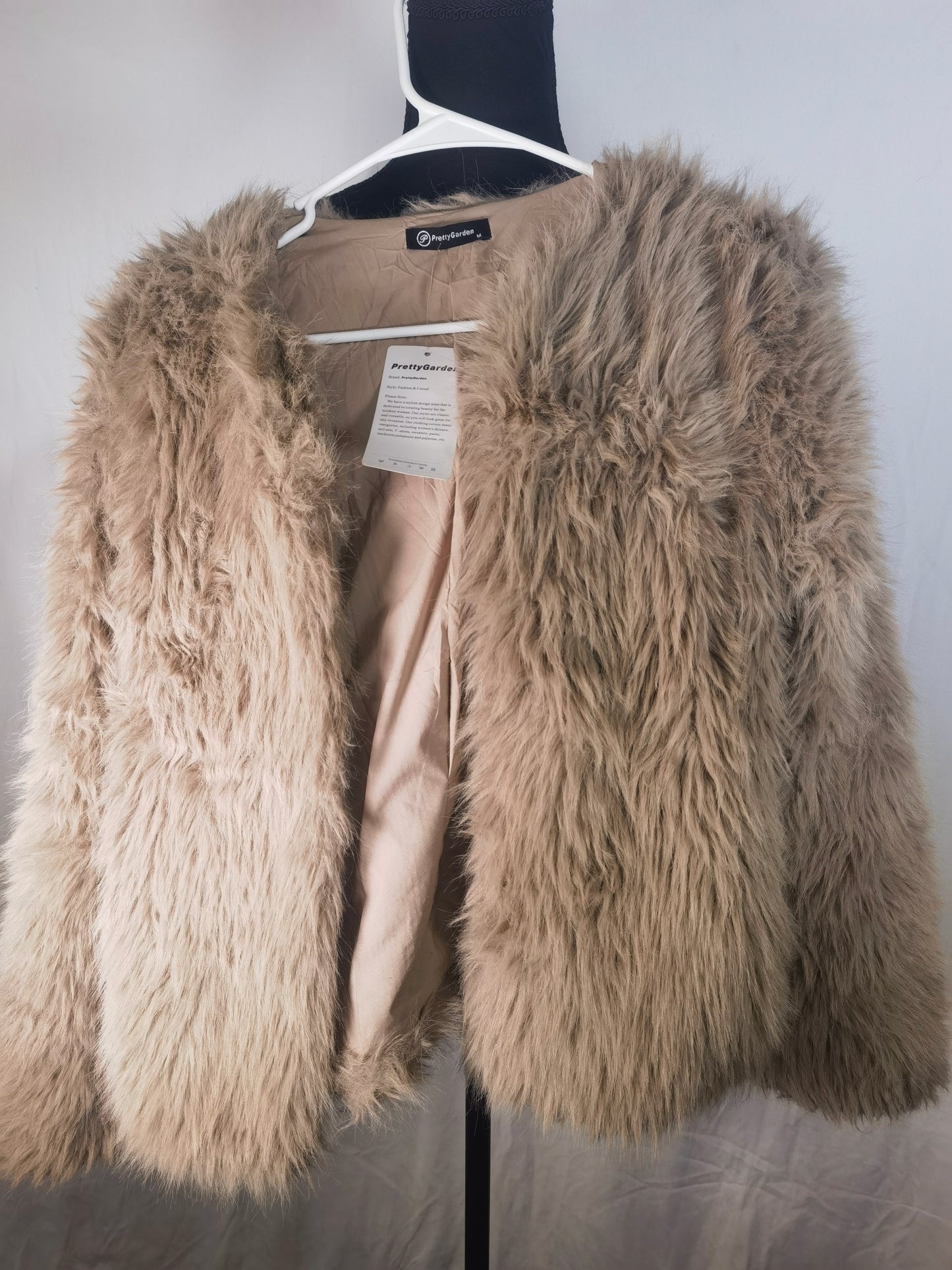 PRETTYGARDEN Women's 2025 Winter Coats Fleece Cropped Jacket Faux Fur Long Sleeve Pockets Shaggy Warm Outerwear Fall ClothesSize M