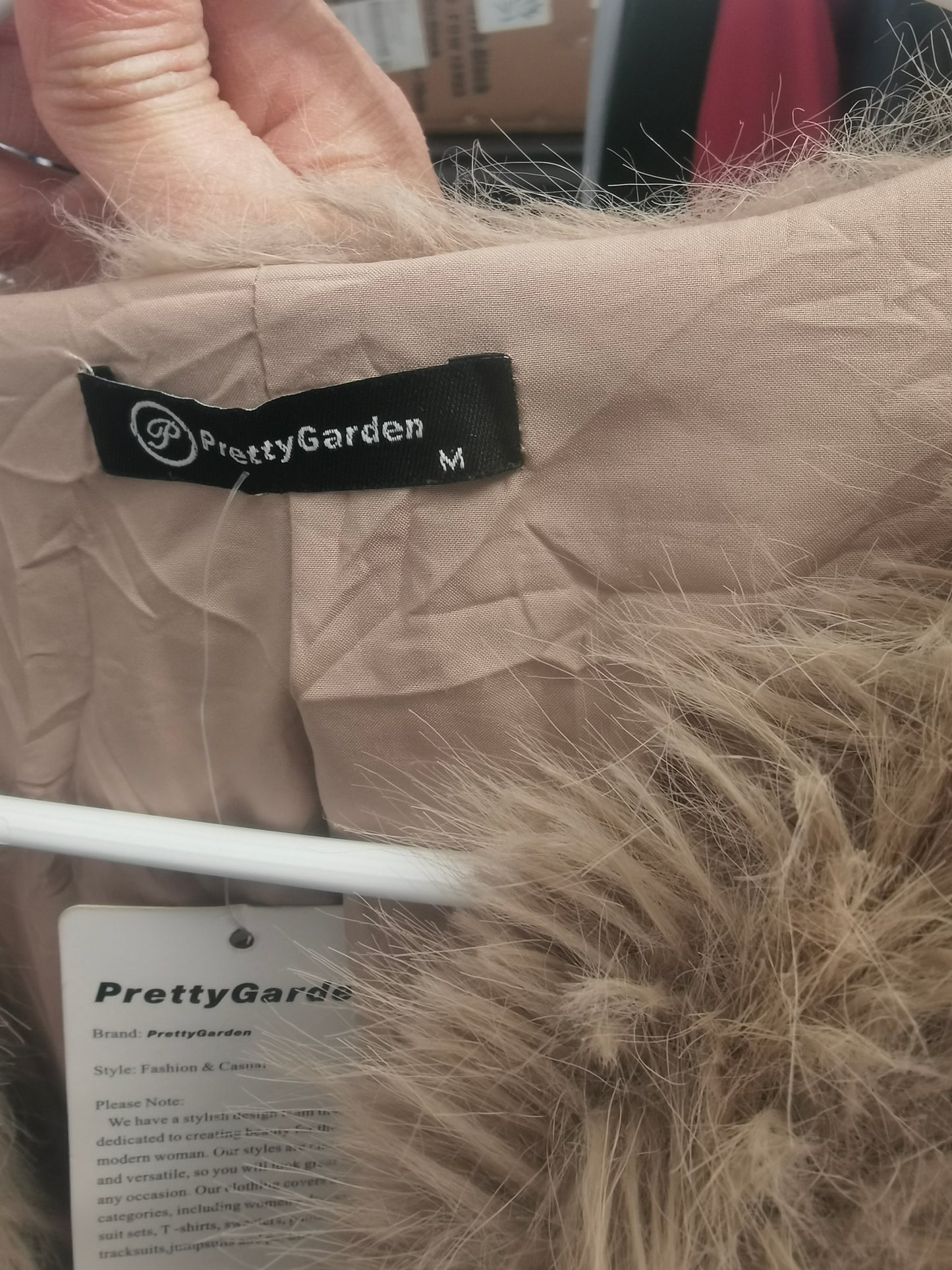 PRETTYGARDEN Women's 2025 Winter Coats Fleece Cropped Jacket Faux Fur Long Sleeve Pockets Shaggy Warm Outerwear Fall ClothesSize M